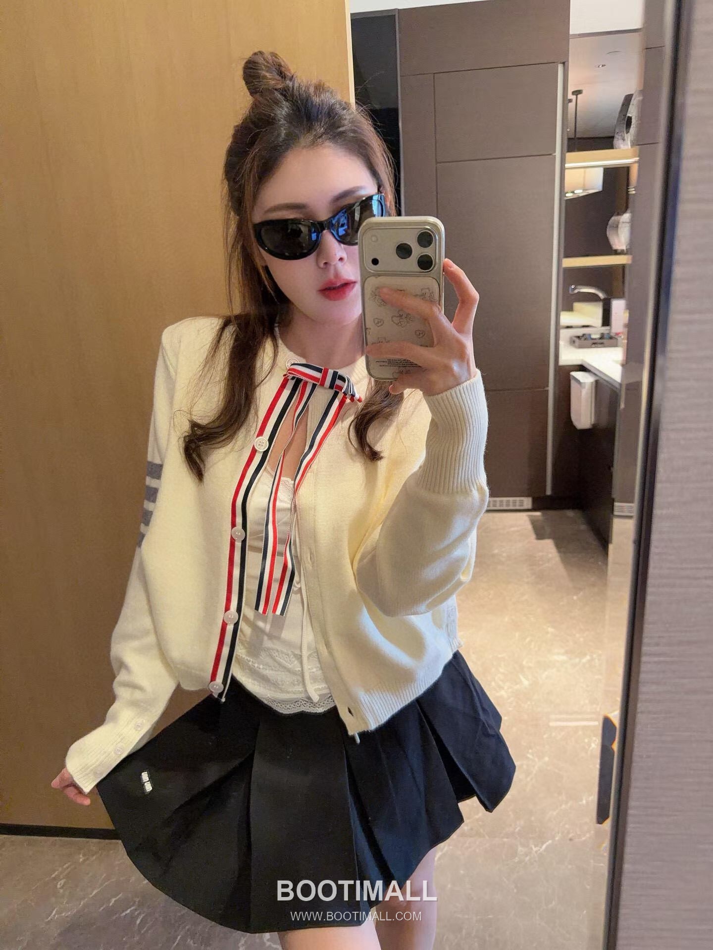 Thom Browne Back Dog Embroidered Short Cardigan Fine Wool Blend Red Cardigan 백 도그 자수 숏 카디건 파인 울 블렌드 레드 카디건 0, 1, 2 7