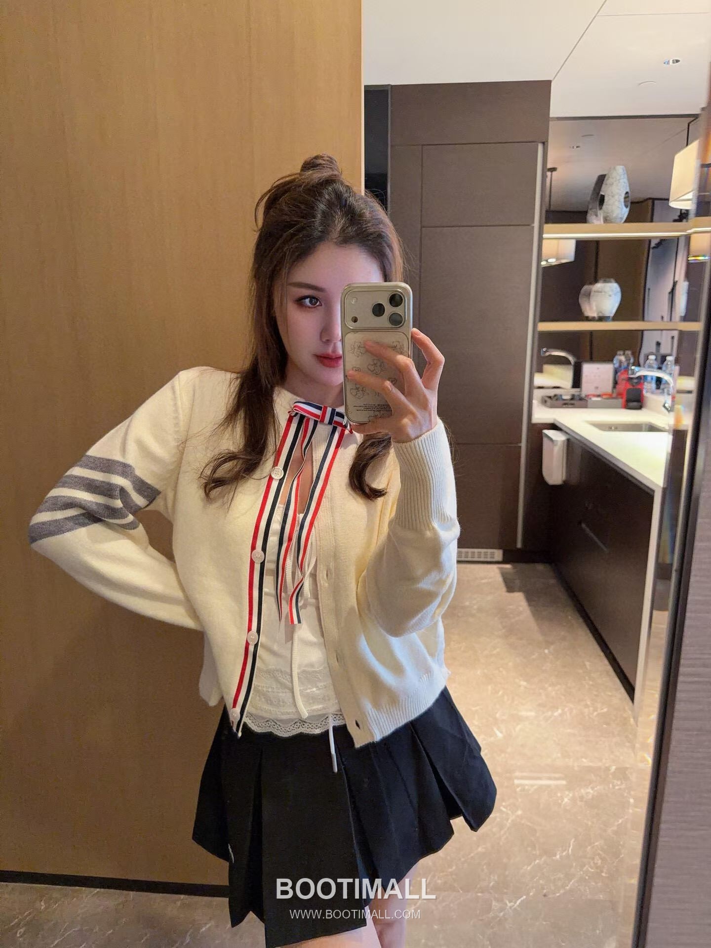 Thom Browne Back Dog Embroidered Short Cardigan Fine Wool Blend Red Cardigan 백 도그 자수 숏 카디건 파인 울 블렌드 레드 카디건 0, 1, 2 8