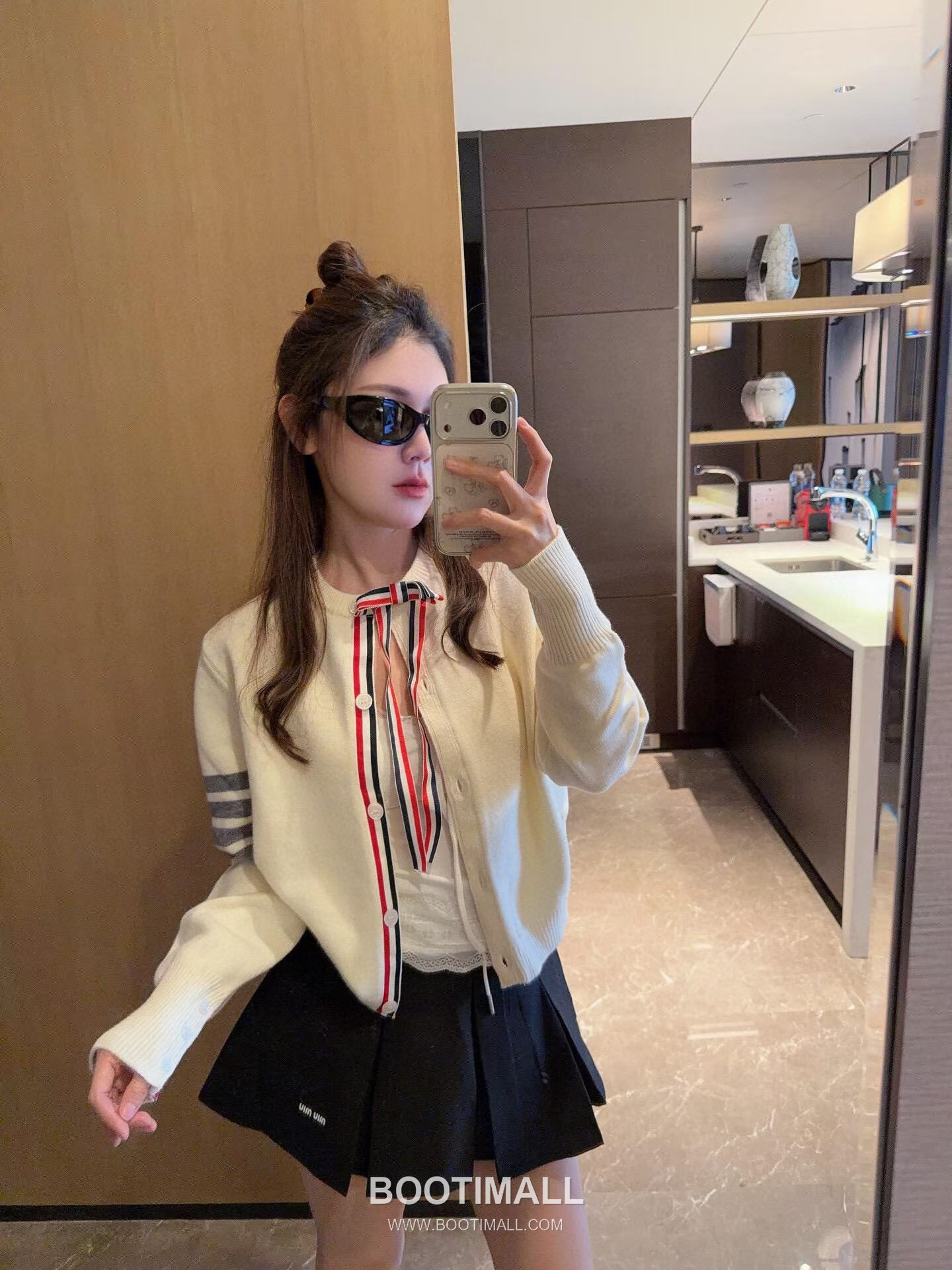 Thom Browne Back Dog Embroidered Short Cardigan Fine Wool Blend Red Cardigan 백 도그 자수 숏 카디건 파인 울 블렌드 레드 카디건 0, 1, 2 9