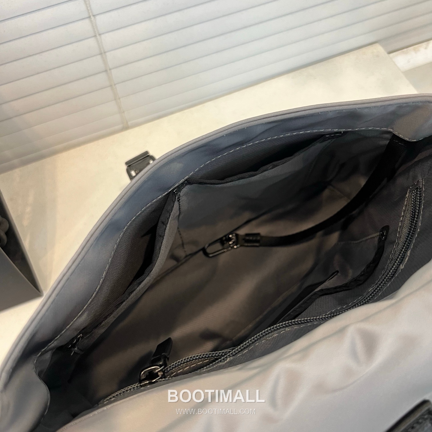 TUMI Voyageur 196658 Nylon Gradient Crossbody Bag 투미 보야지 196658 나일론 그라데이션 크로스백 29cm 9