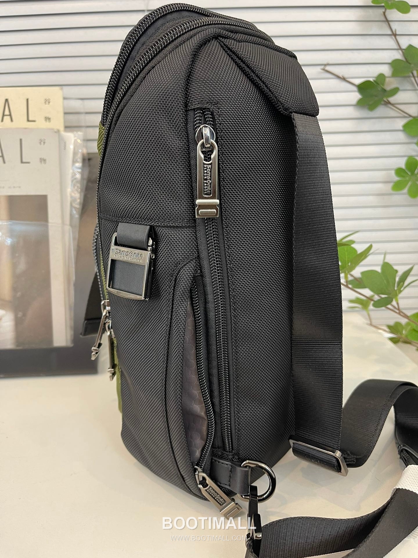 Samsonite Encode Crossbody Bag HO0 1260D Ballistic Nylon with Leather Trim Black Crossbody Bag 쌤소나이트 인코드 크로스바디 백 HO0 1260D 발리스틱 나일론 & 레더 트리밍 블랙 크로스백 30.5cm 3