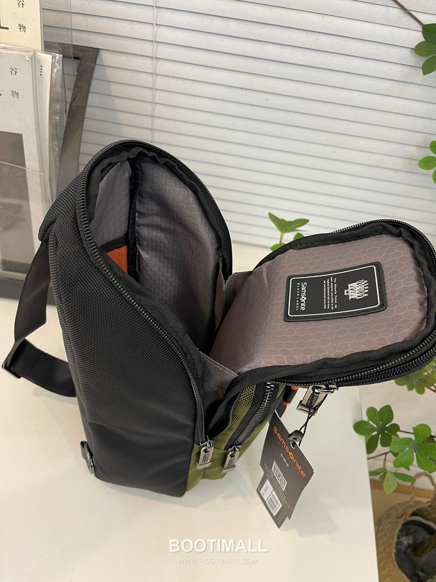 Samsonite Encode Crossbody Bag HO0 1260D Ballistic Nylon with Leather Trim Black Crossbody Bag 쌤소나이트 인코드 크로스바디 백 HO0 1260D 발리스틱 나일론 & 레더 트리밍 블랙 크로스백 30.5cm 5