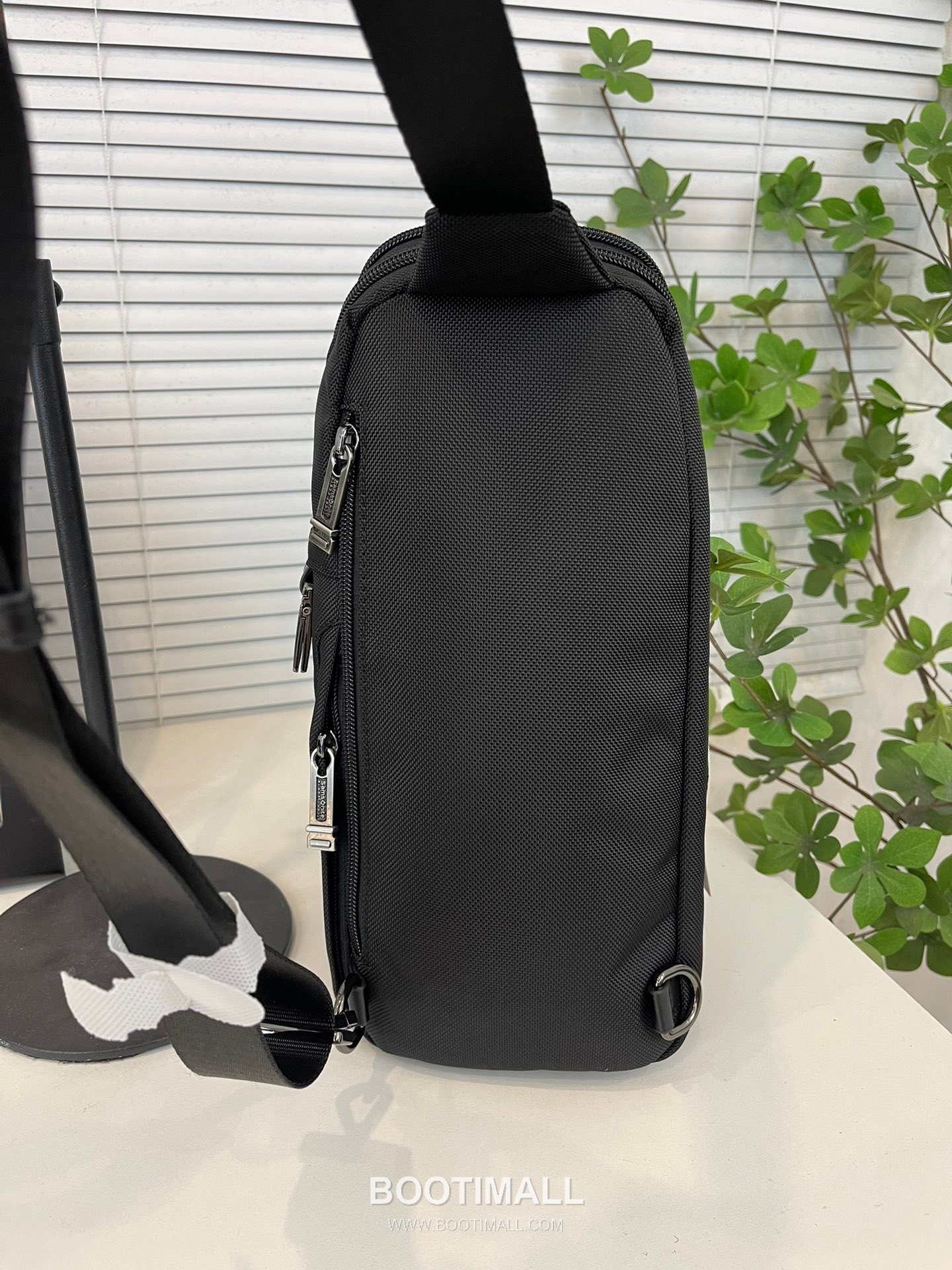 Samsonite Encode Crossbody Bag HO0 1260D Ballistic Nylon with Leather Trim Black Crossbody Bag 쌤소나이트 인코드 크로스바디 백 HO0 1260D 발리스틱 나일론 & 레더 트리밍 블랙 크로스백 30.5cm 7