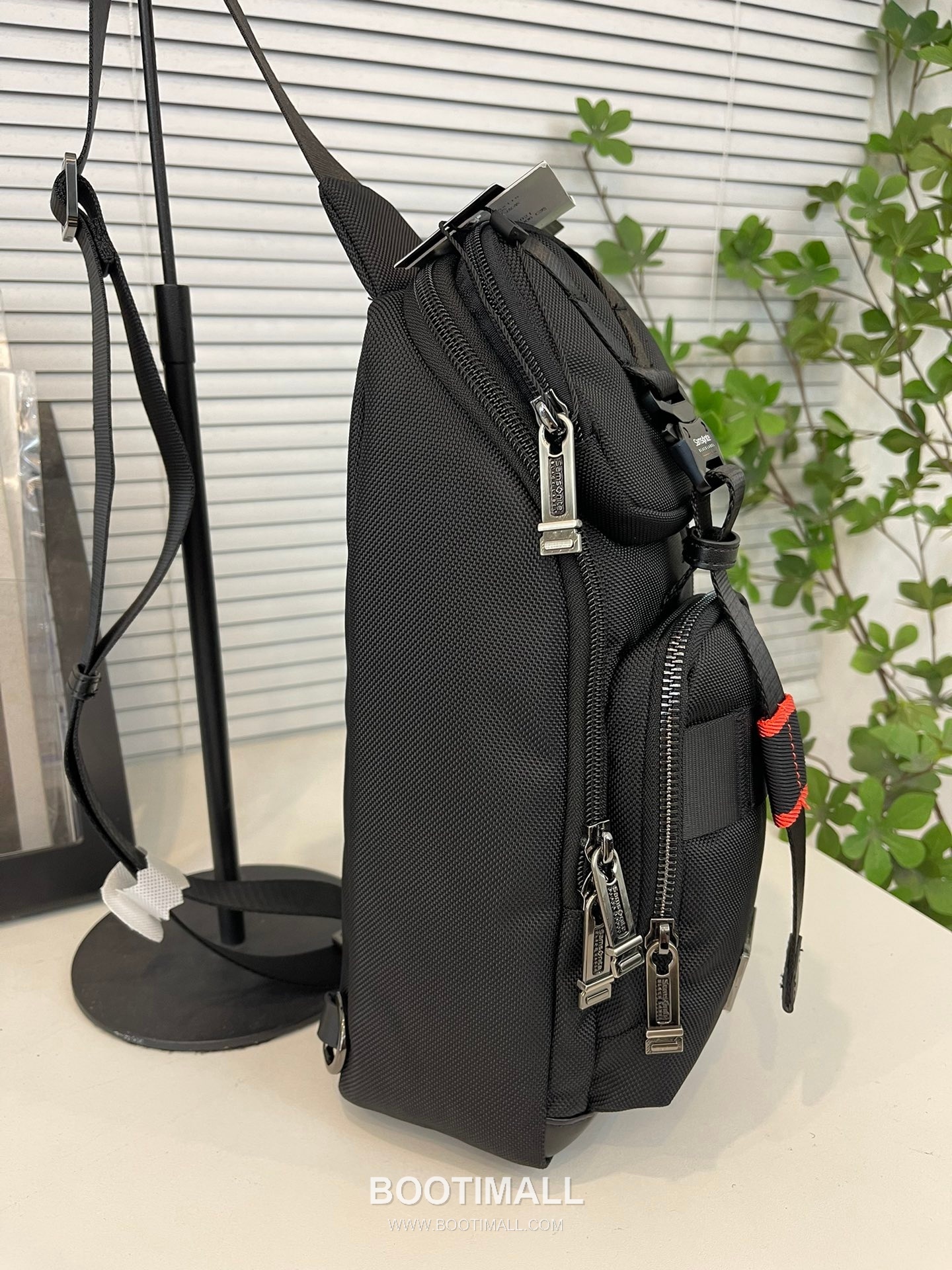 Samsonite Encode Crossbody Bag HO0 1260D Ballistic Nylon with Leather Trim Black Crossbody Bag 쌤소나이트 인코드 크로스바디 백 HO0 1260D 발리스틱 나일론 & 레더 트리밍 블랙 크로스백 30.5cm 8