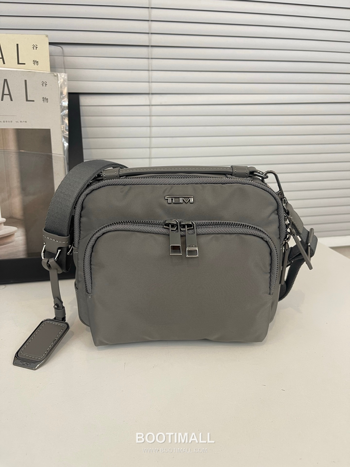 TUMI Voyageur Teghan Crossbody 196692 Nylon Parachute Fabric Graphite Gray Crossbody Bag 투미 보야지 테간 크로스백 196692 나일론 파라슈트 패브릭 그라파이트 그레이 크로스백 21cm 1