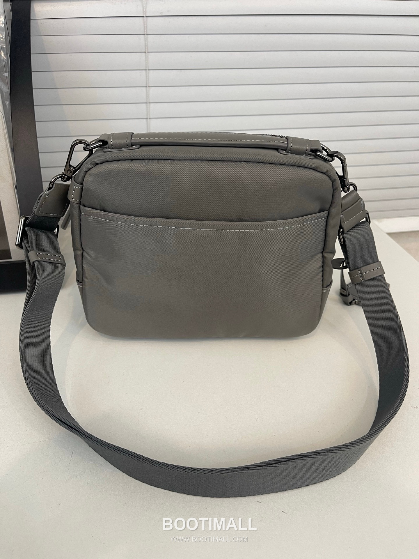 TUMI Voyageur Teghan Crossbody 196692 Nylon Parachute Fabric Graphite Gray Crossbody Bag 투미 보야지 테간 크로스백 196692 나일론 파라슈트 패브릭 그라파이트 그레이 크로스백 21cm 2