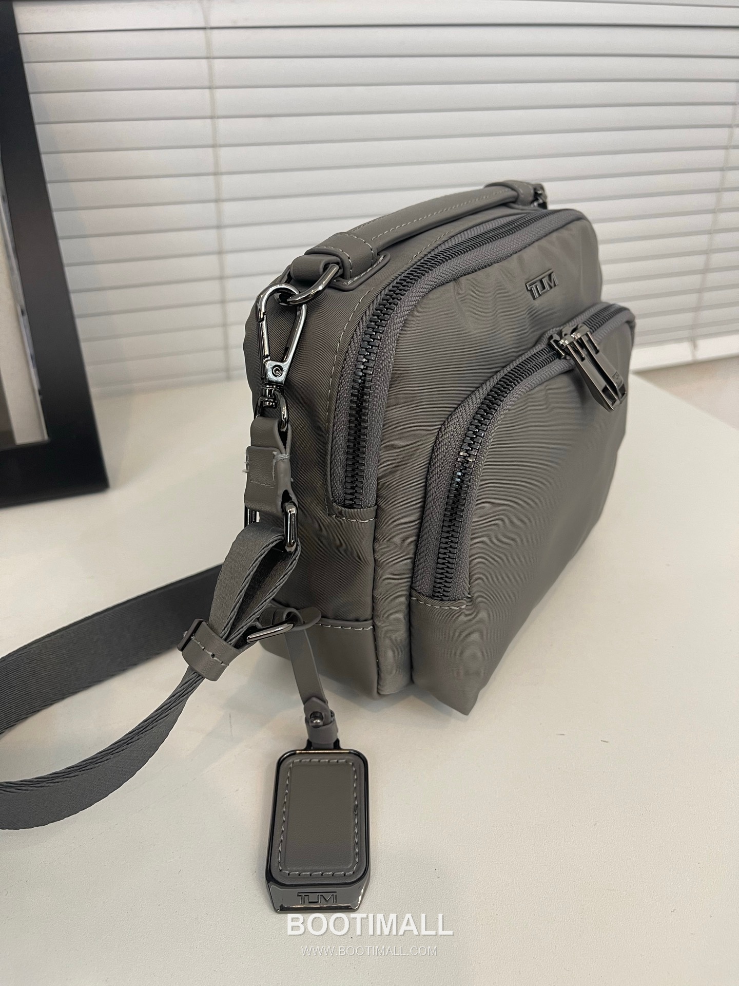TUMI Voyageur Teghan Crossbody 196692 Nylon Parachute Fabric Graphite Gray Crossbody Bag 투미 보야지 테간 크로스백 196692 나일론 파라슈트 패브릭 그라파이트 그레이 크로스백 21cm 5