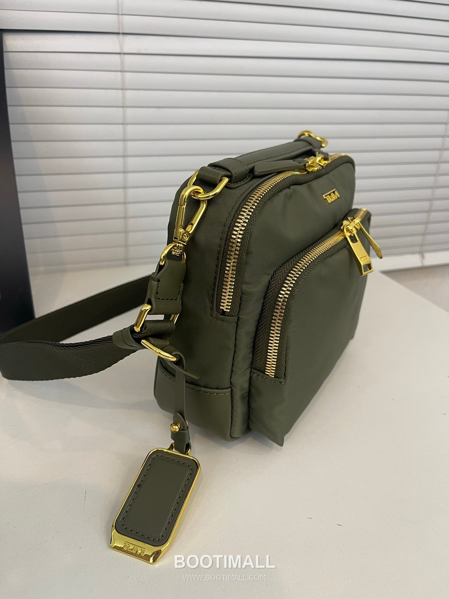 TUMI Voyageur Teghan Crossbody 196692 Nylon Parachute Fabric Olive Green Crossbody Bag 투미 보야지 테간 크로스백 196692 나일론 파라슈트 패브릭 올리브 그린 크로스백 21cm 3