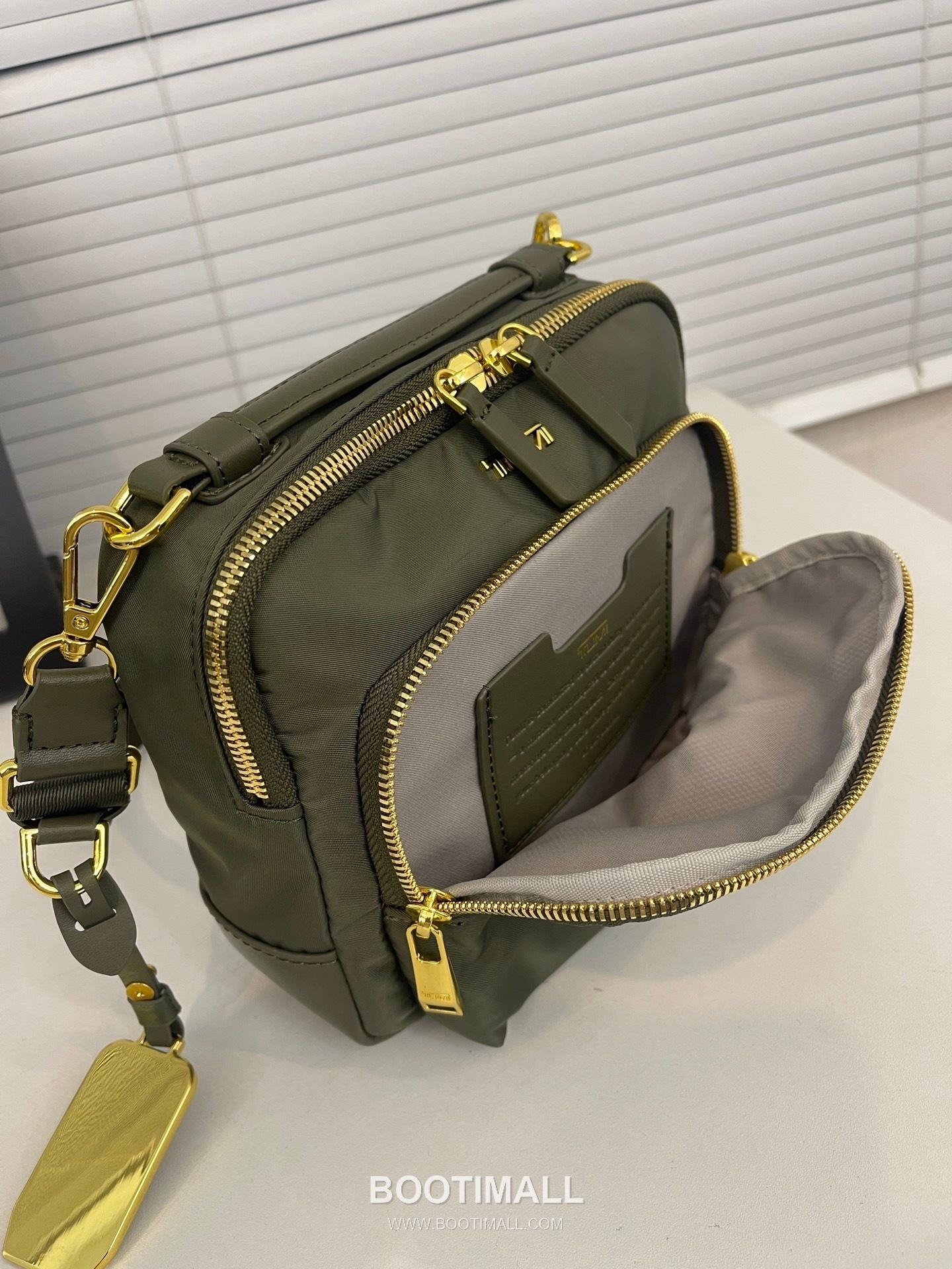TUMI Voyageur Teghan Crossbody 196692 Nylon Parachute Fabric Olive Green Crossbody Bag 투미 보야지 테간 크로스백 196692 나일론 파라슈트 패브릭 올리브 그린 크로스백 21cm 5
