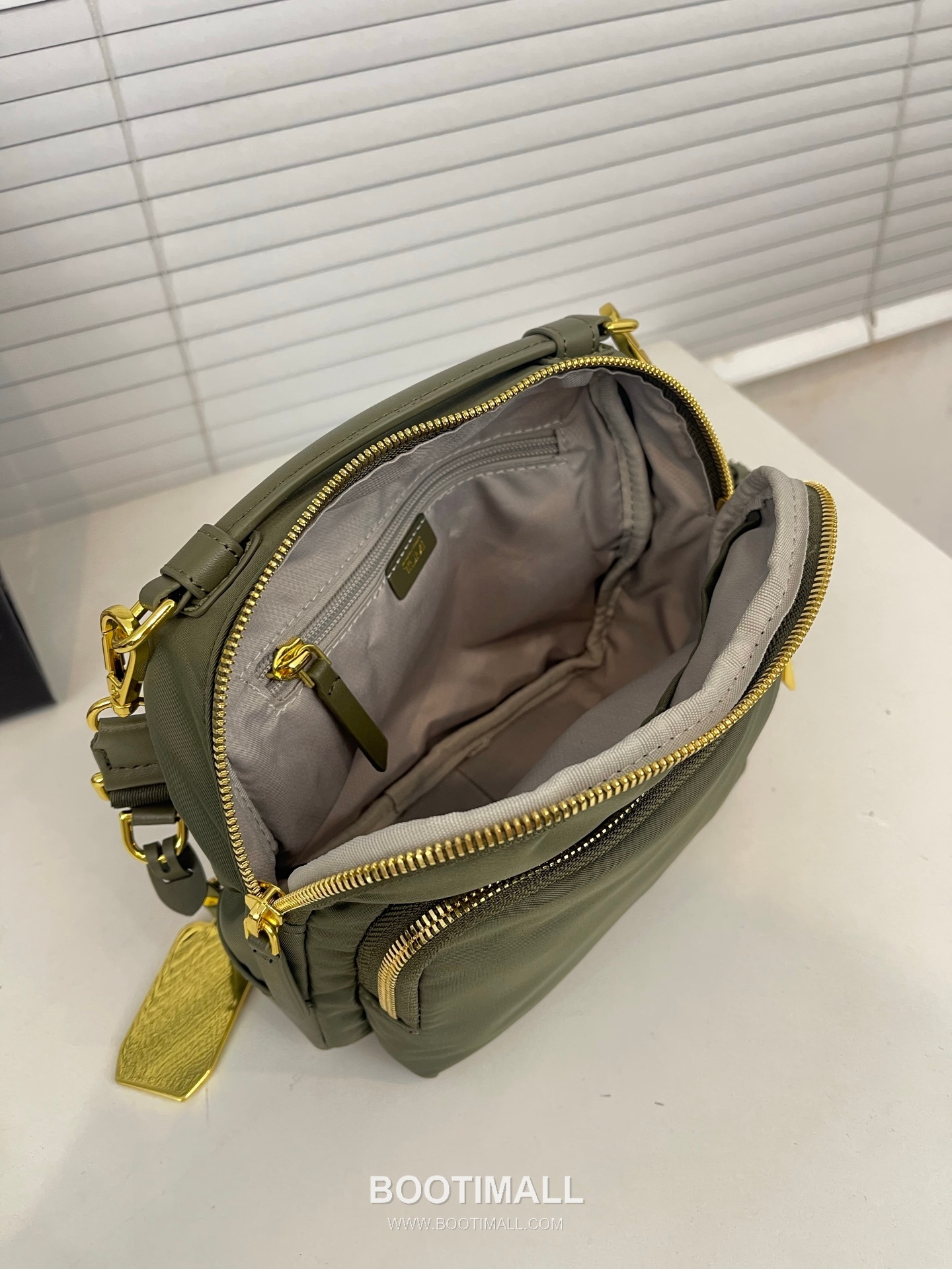 TUMI Voyageur Teghan Crossbody 196692 Nylon Parachute Fabric Olive Green Crossbody Bag 투미 보야지 테간 크로스백 196692 나일론 파라슈트 패브릭 올리브 그린 크로스백 21cm 6