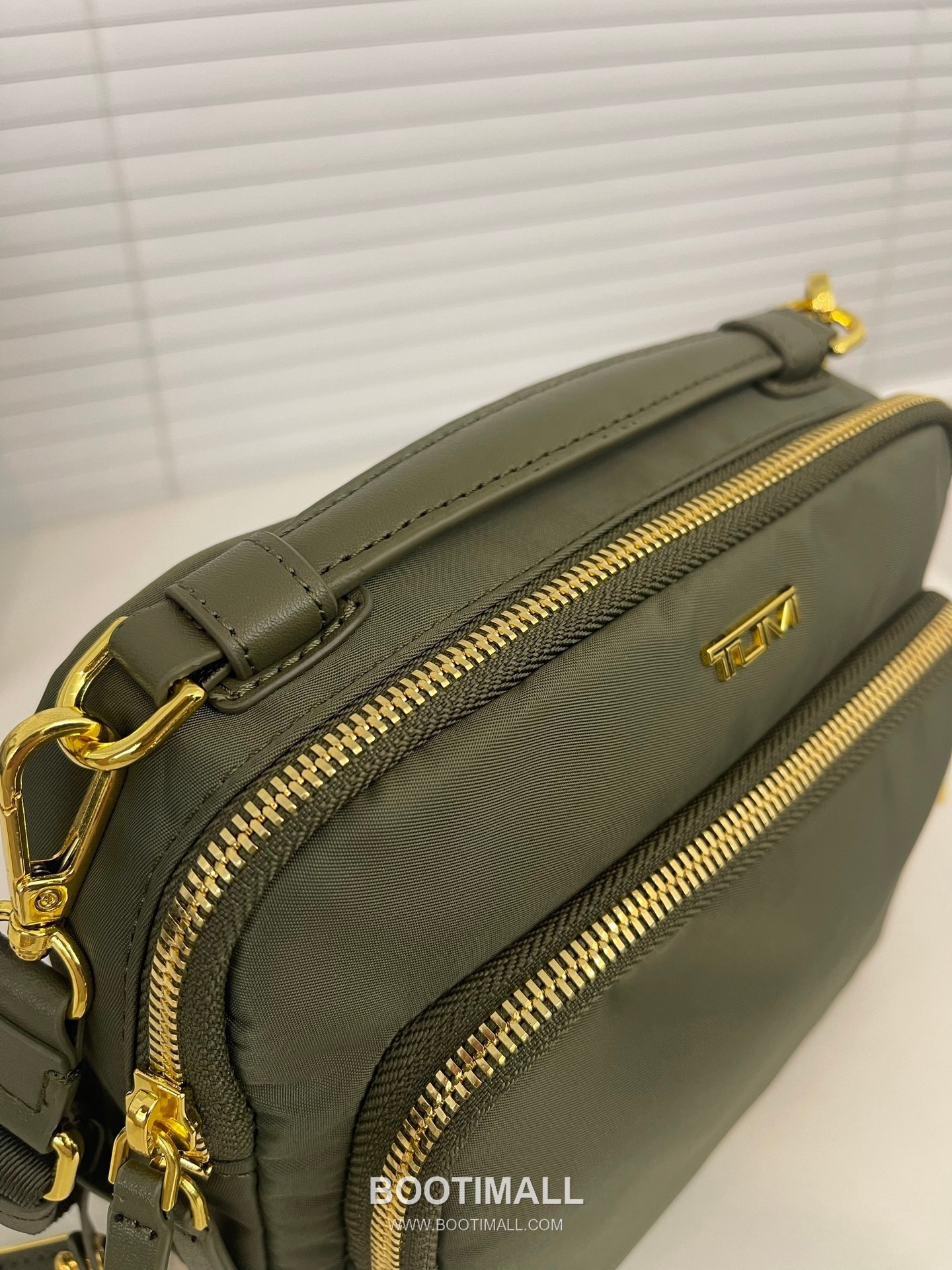 TUMI Voyageur Teghan Crossbody 196692 Nylon Parachute Fabric Olive Green Crossbody Bag 투미 보야지 테간 크로스백 196692 나일론 파라슈트 패브릭 올리브 그린 크로스백 21cm 7