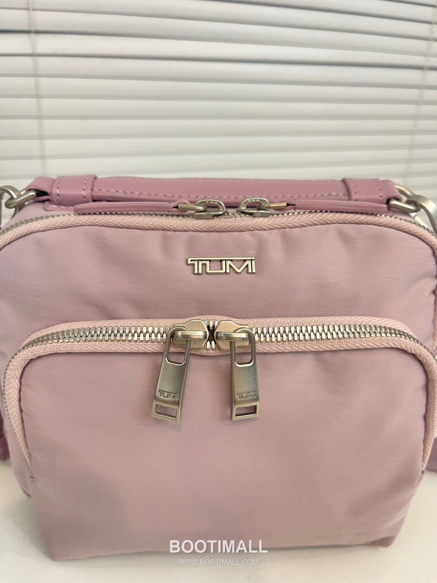 TUMI Voyageur Teghan Crossbody 196692 Nylon Parachute Fabric Lavender Purple Crossbody Bag 투미 보야지 테간 크로스백 196692 나일론 파라슈트 패브릭 라벤더 퍼플 크로스백 21cm 3