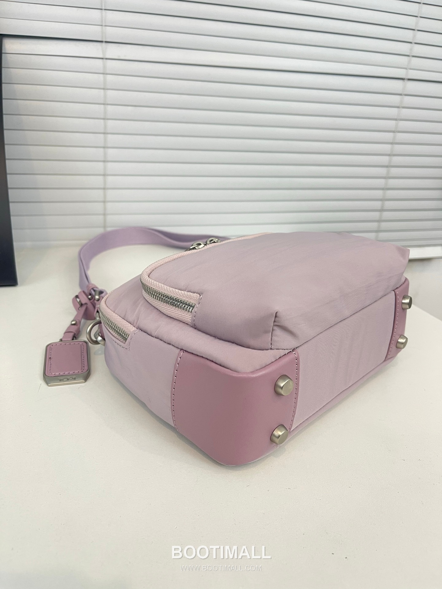 TUMI Voyageur Teghan Crossbody 196692 Nylon Parachute Fabric Lavender Purple Crossbody Bag 투미 보야지 테간 크로스백 196692 나일론 파라슈트 패브릭 라벤더 퍼플 크로스백 21cm 7