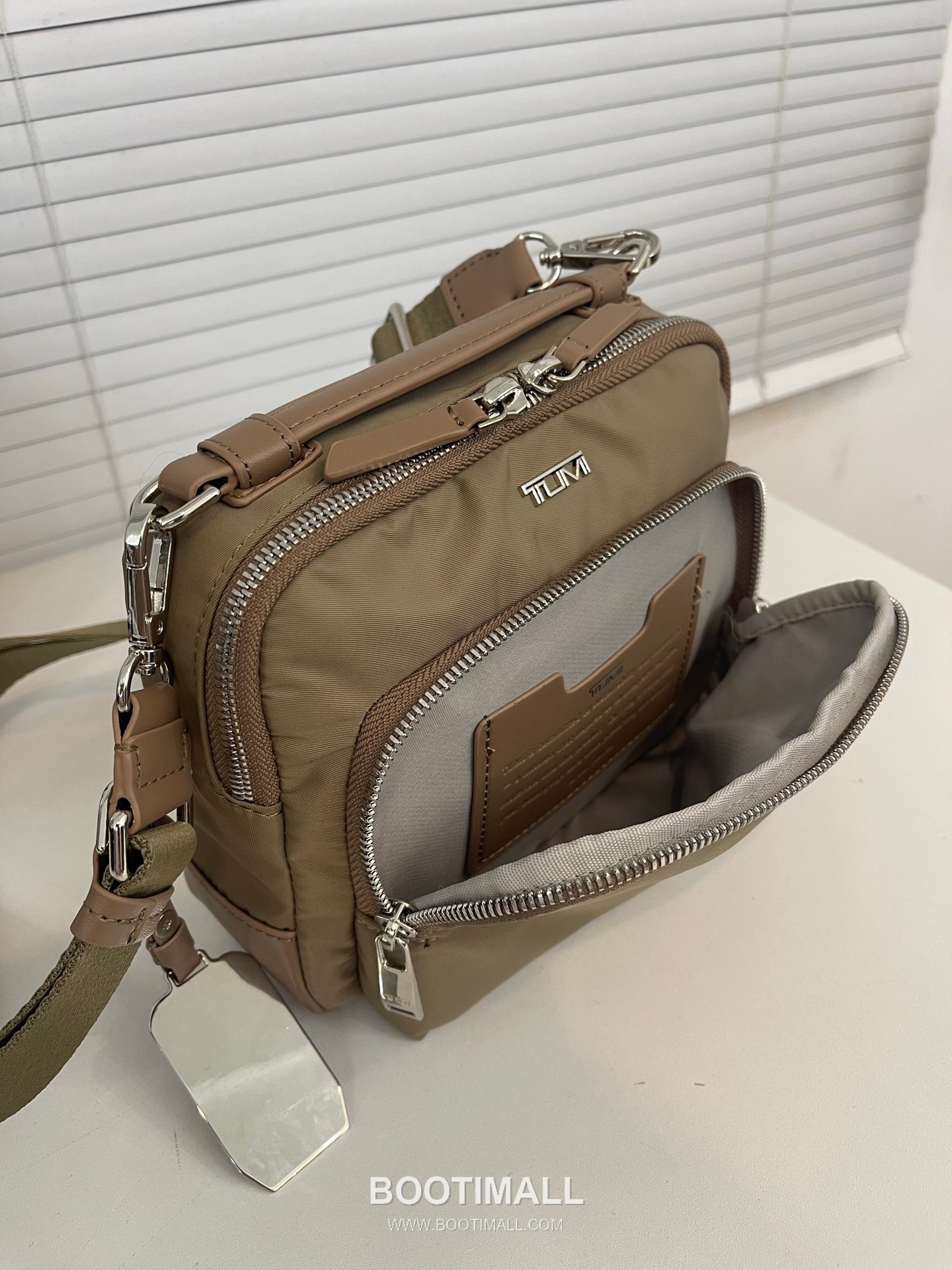 TUMI Voyageur Teghan Crossbody 196692 Nylon Pink Crossbody Bag 투미 보야지어 테간 크로스바디 196692 나일론 핑크 크로스백 21cm 8