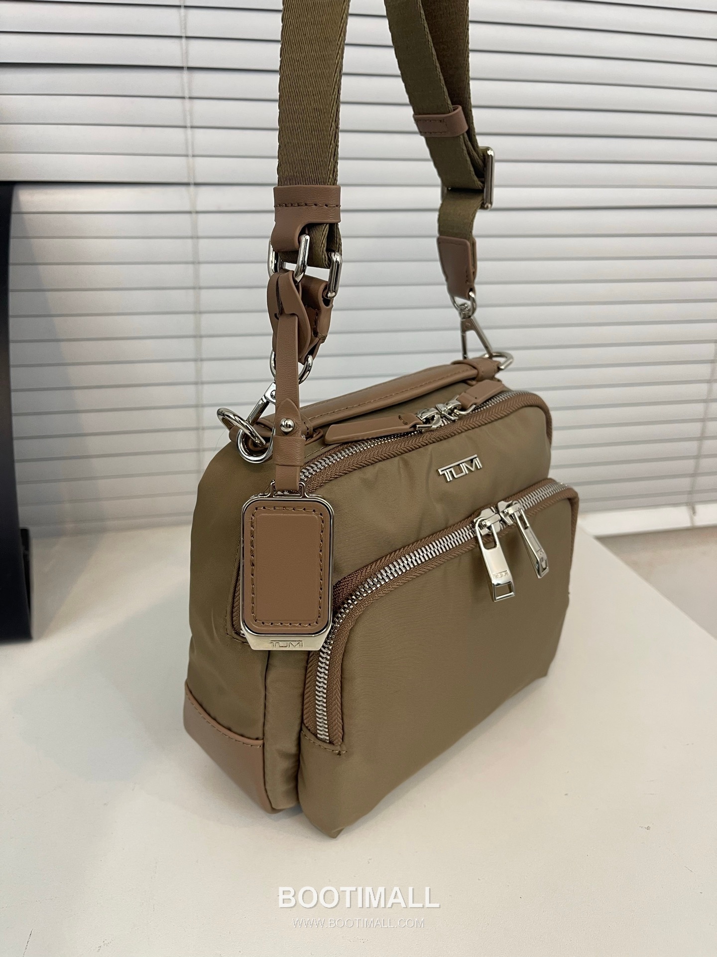 TUMI Voyageur Teghan Crossbody 196692 Nylon Pink Crossbody Bag 투미 보야지어 테간 크로스바디 196692 나일론 핑크 크로스백 21cm 9