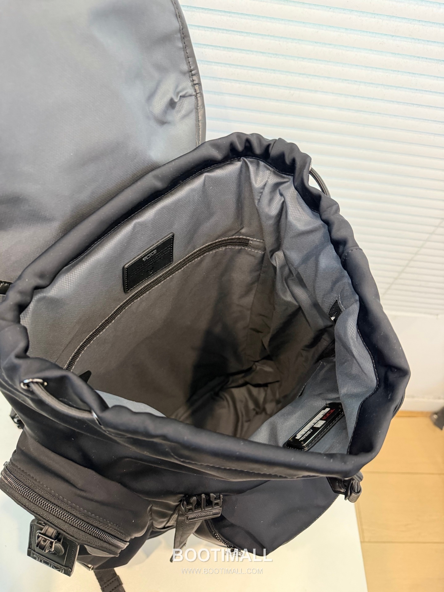 TUMI Harrison Drawstring Flap Backpack 66020618 Ballistic Nylon Black Backpack 투미 해리슨 드로스트링 플랩 백팩 66020618 발리스틱 나일론 블랙 백팩 49.5cm 3