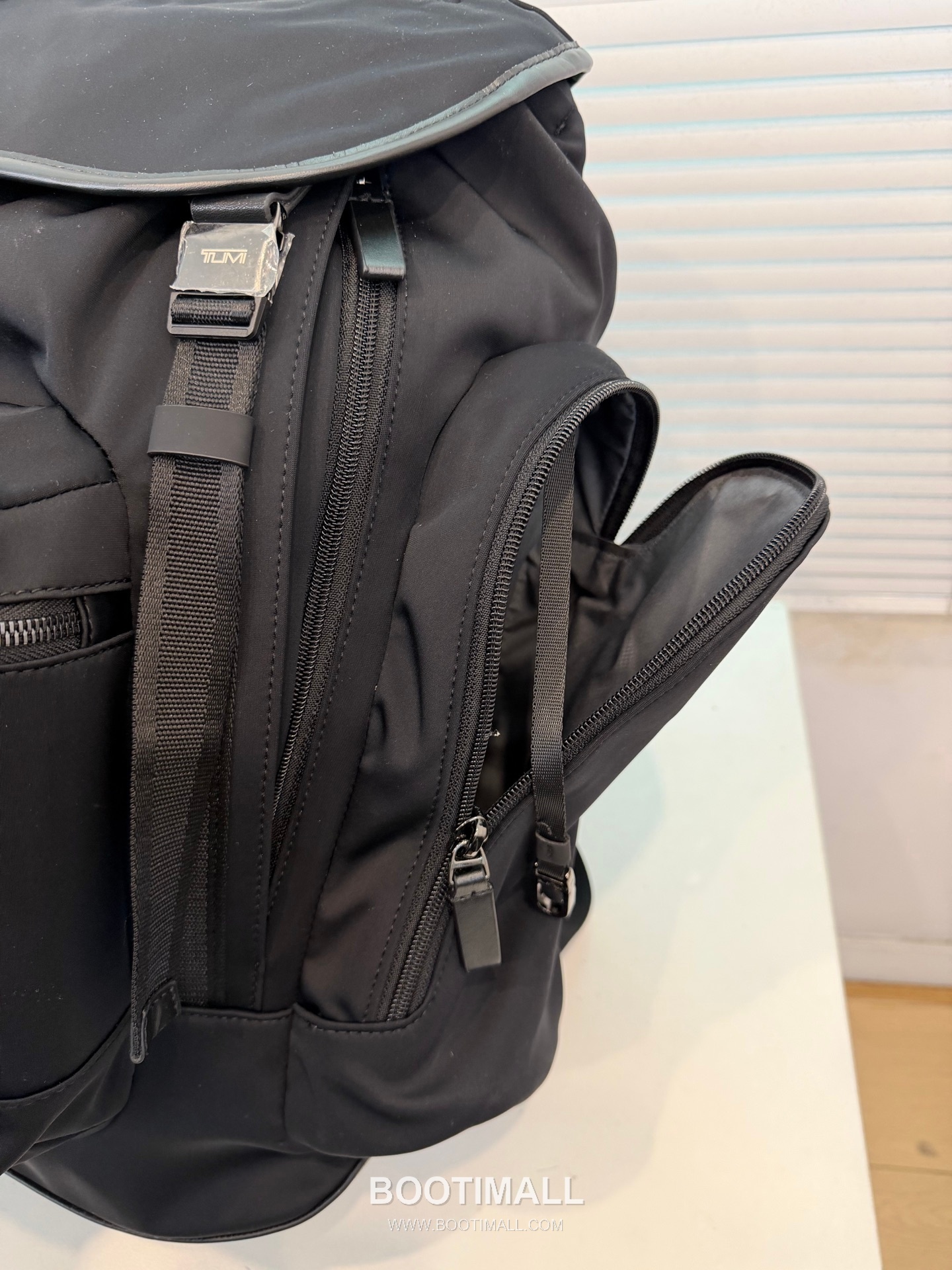 TUMI Harrison Drawstring Flap Backpack 66020618 Ballistic Nylon Black Backpack 투미 해리슨 드로스트링 플랩 백팩 66020618 발리스틱 나일론 블랙 백팩 49.5cm 4