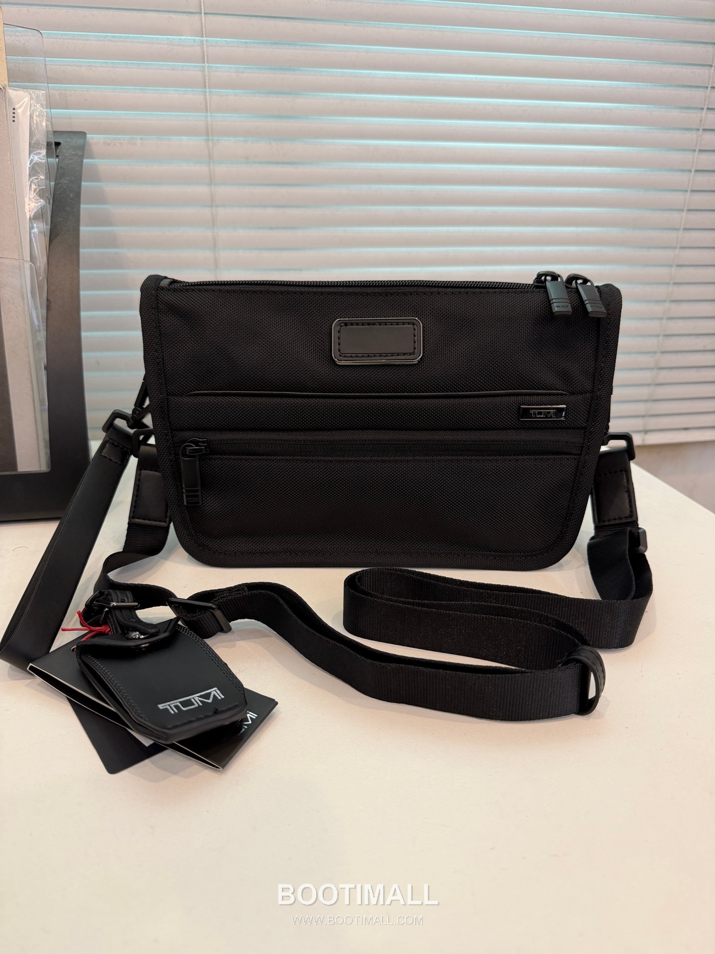 TUMI Alpha 4 Crossbody 2203725 Ballistic Nylon Black Crossbody Bag 투미 알파 4 크로스바디 2203725 발리스틱 나일론 블랙 크로스백 28cm 1