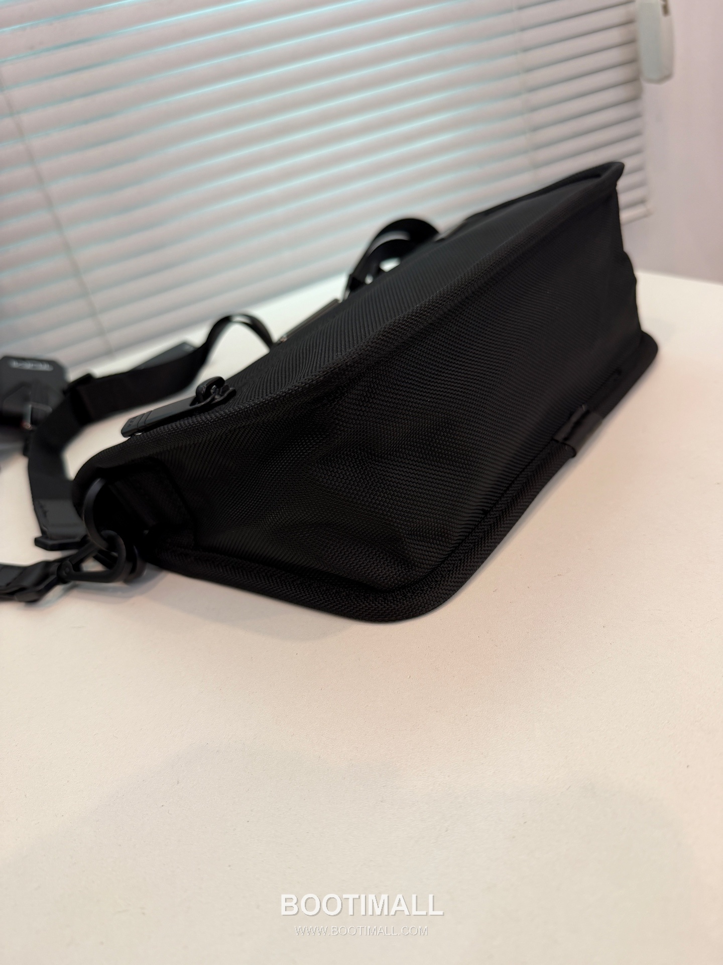 TUMI Alpha 4 Crossbody 2203725 Ballistic Nylon Black Crossbody Bag 투미 알파 4 크로스바디 2203725 발리스틱 나일론 블랙 크로스백 28cm 5