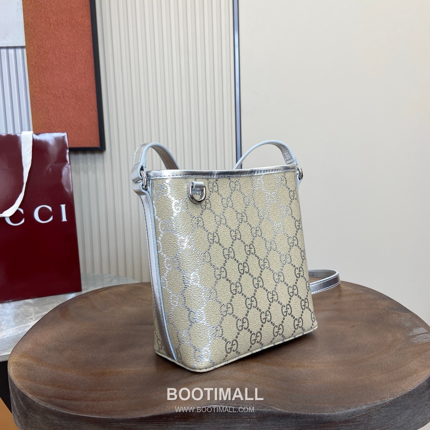 Gucci GG Emblem Mini Bucket Bag GG Coated Canvas, Leather Beige Silver Bucket Bag 구찌 GG 엠블럼 미니 버킷백 GG 코팅 캔버스, 레더 베이지 실버 버킷백 15cm(하단) x 18cm(상단) x 18cm(높이) x 8cm(깊이) 58cm 2