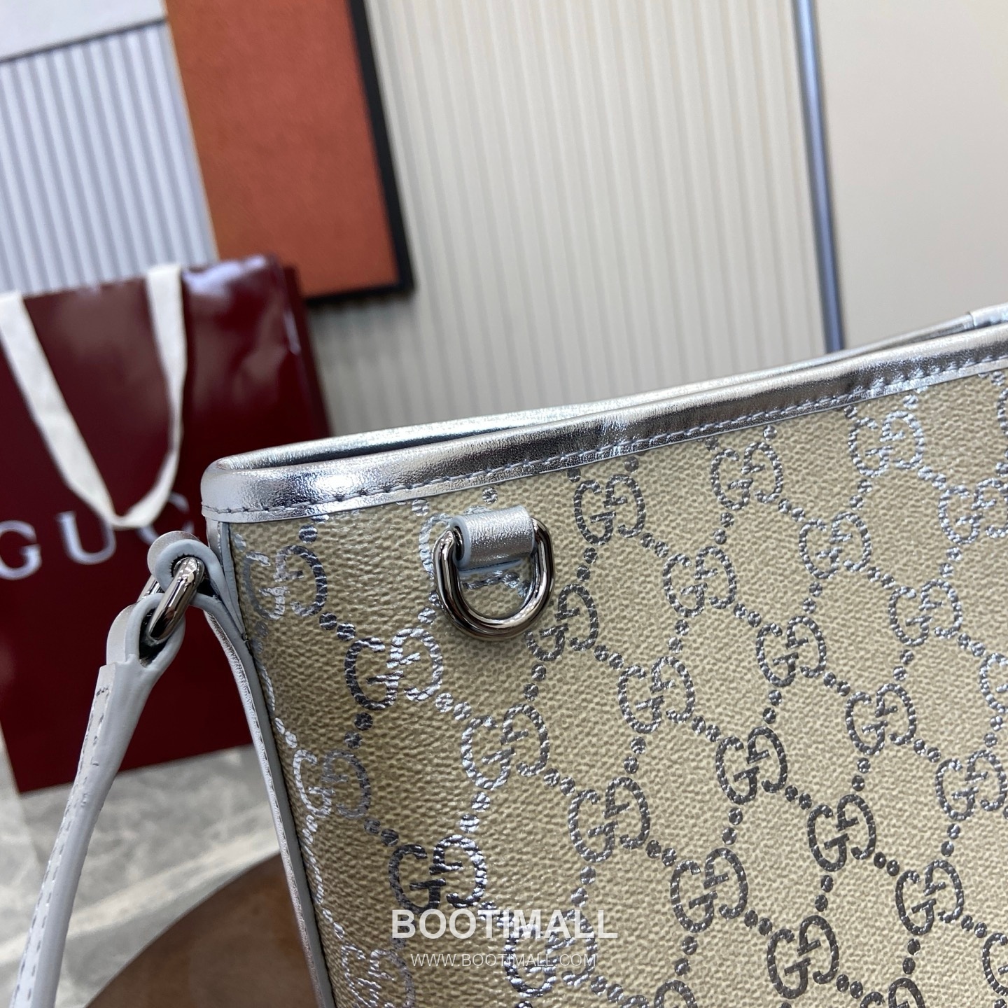 Gucci GG Emblem Mini Bucket Bag GG Coated Canvas, Leather Beige Silver Bucket Bag 구찌 GG 엠블럼 미니 버킷백 GG 코팅 캔버스, 레더 베이지 실버 버킷백 15cm(하단) x 18cm(상단) x 18cm(높이) x 8cm(깊이) 58cm 4