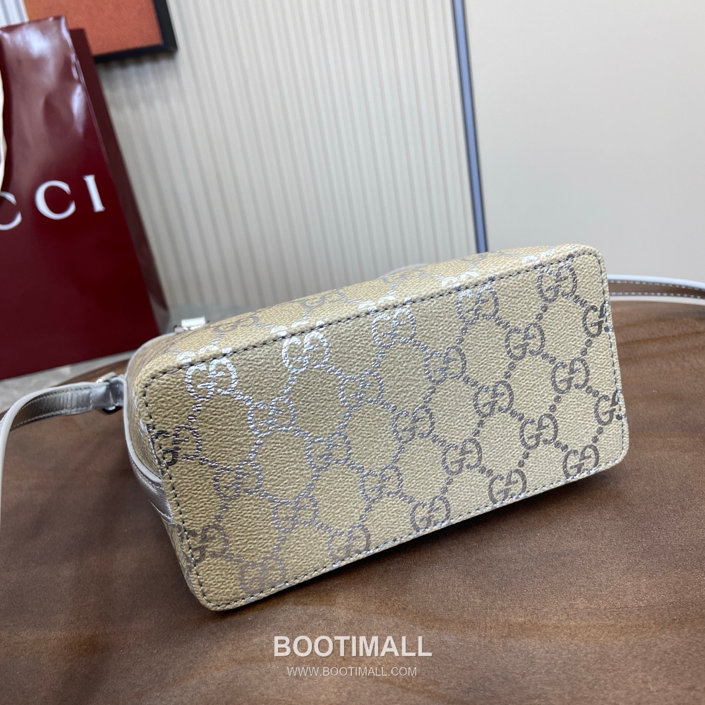 Gucci GG Emblem Mini Bucket Bag GG Coated Canvas, Leather Beige Silver Bucket Bag 구찌 GG 엠블럼 미니 버킷백 GG 코팅 캔버스, 레더 베이지 실버 버킷백 15cm(하단) x 18cm(상단) x 18cm(높이) x 8cm(깊이) 58cm 6