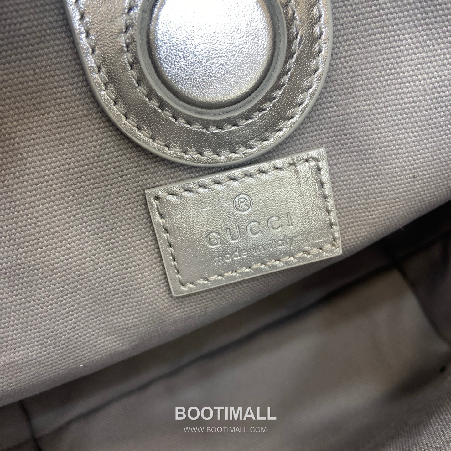 Gucci GG Emblem Mini Bucket Bag GG Coated Canvas, Leather Beige Silver Bucket Bag 구찌 GG 엠블럼 미니 버킷백 GG 코팅 캔버스, 레더 베이지 실버 버킷백 15cm(하단) x 18cm(상단) x 18cm(높이) x 8cm(깊이) 58cm 9