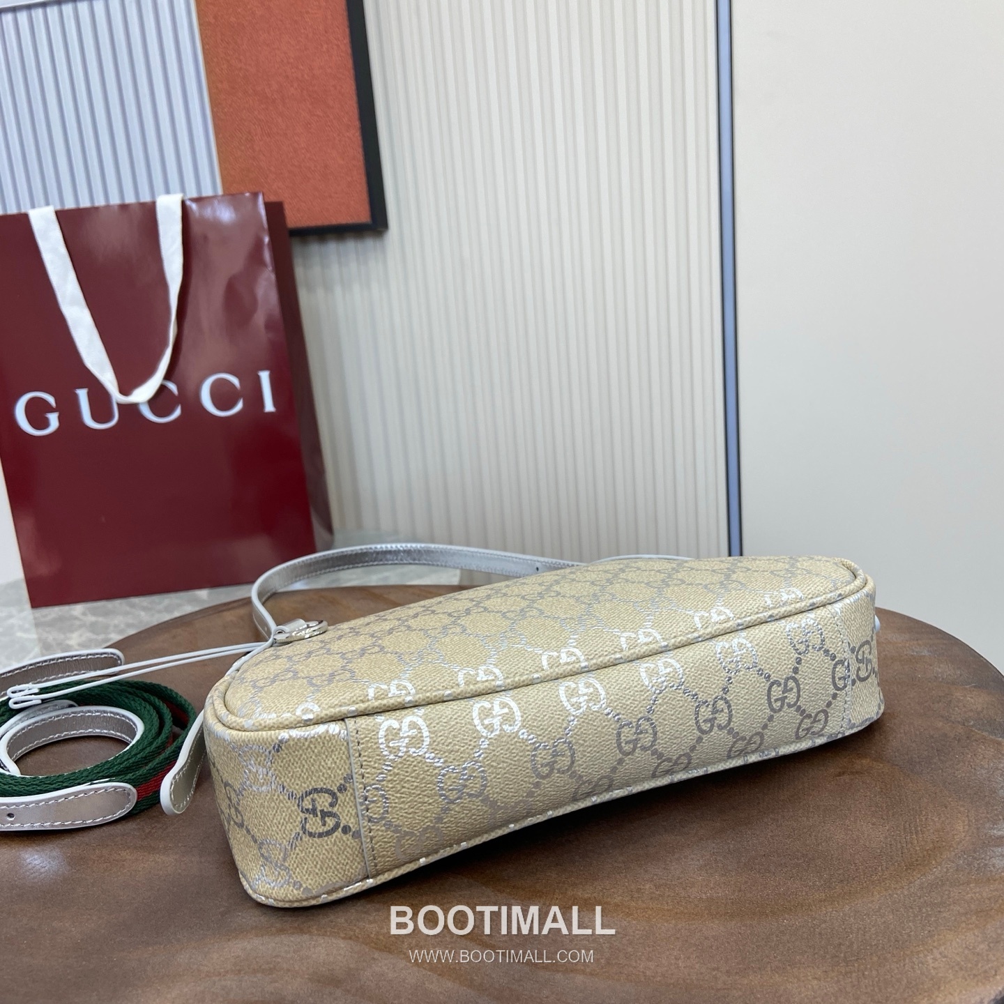 Gucci GG Emblem Small Shoulder Bag 815218 GG Coated Canvas Beige Silver Shoulder Bag 구찌 GG 엠블렘 스몰 숄더백 815218 GG 코팅 캔버스 베이지 실버 숄더백 24.5cm 5