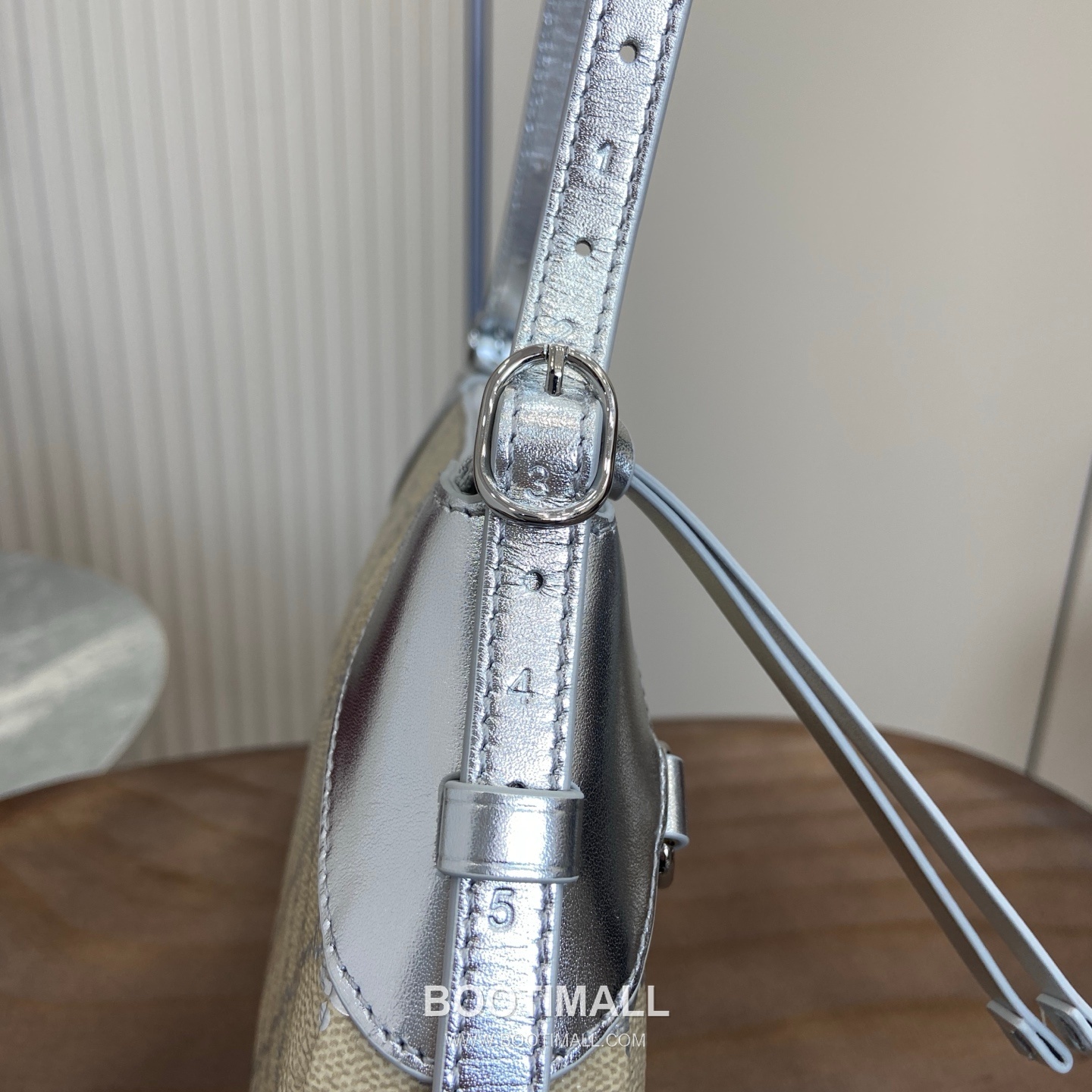 Gucci GG Emblem Small Shoulder Bag 815218 GG Coated Canvas Beige Silver Shoulder Bag 구찌 GG 엠블렘 스몰 숄더백 815218 GG 코팅 캔버스 베이지 실버 숄더백 24.5cm 7