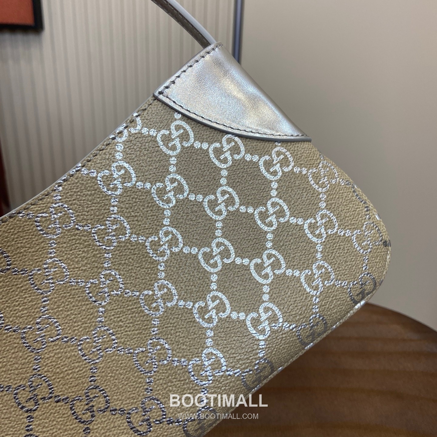 Louis Vuitton GG Emblem Super Mini Shoulder Bag 820696 GG Monogram Coated Canvas Beige Silver Shoulder Bag 루이비통 GG 엠블럼 슈퍼 미니 숄더백 820696 GG 모노그램 코팅 캔버스 베이지 실버 숄더백 23cm 6