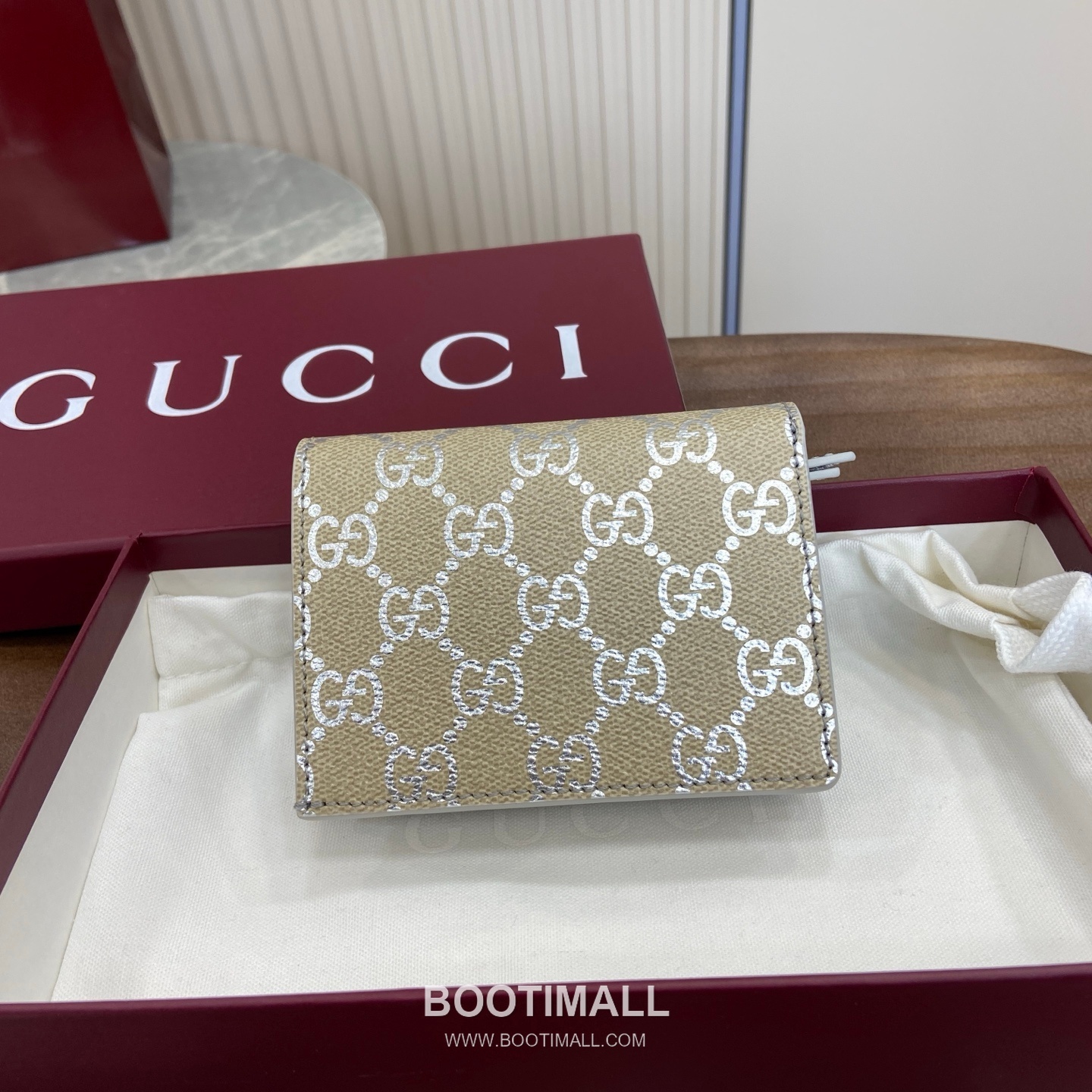Gucci GG Emblem Wallet 820692 GG Laminated Coated Canvas Beige Silver Bifold Wallet 구찌 GG 엠블럼 반지갑 820692 GG 층압 코팅 캔버스 베이지 실버 반지갑 11cm 2