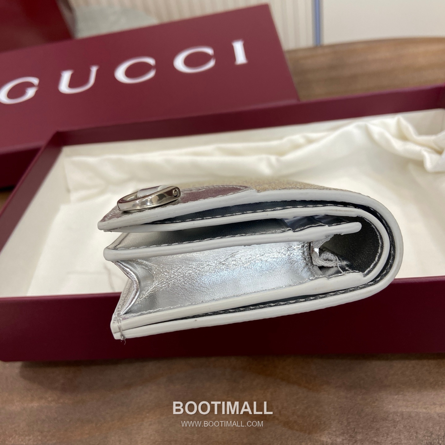 Gucci GG Emblem Wallet 820692 GG Laminated Coated Canvas Beige Silver Bifold Wallet 구찌 GG 엠블럼 반지갑 820692 GG 층압 코팅 캔버스 베이지 실버 반지갑 11cm 6