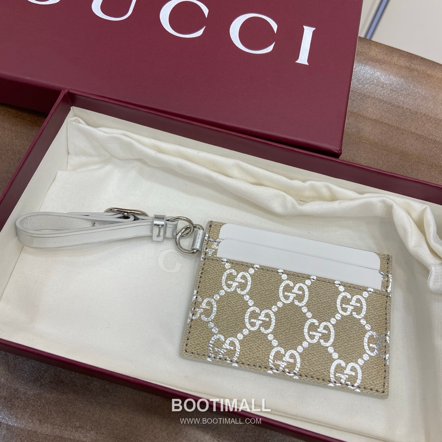 Gucci GG Emblem Card Holder 819121 Coated Canvas with Laminated GG Metallic Pattern Beige Silver Card Holder 구찌 GG 엠블럼 카드홀더 819121 메탈릭 라미네이트 GG 패턴 코팅 캔버스 베이지 실버 카드지갑 10cm 3