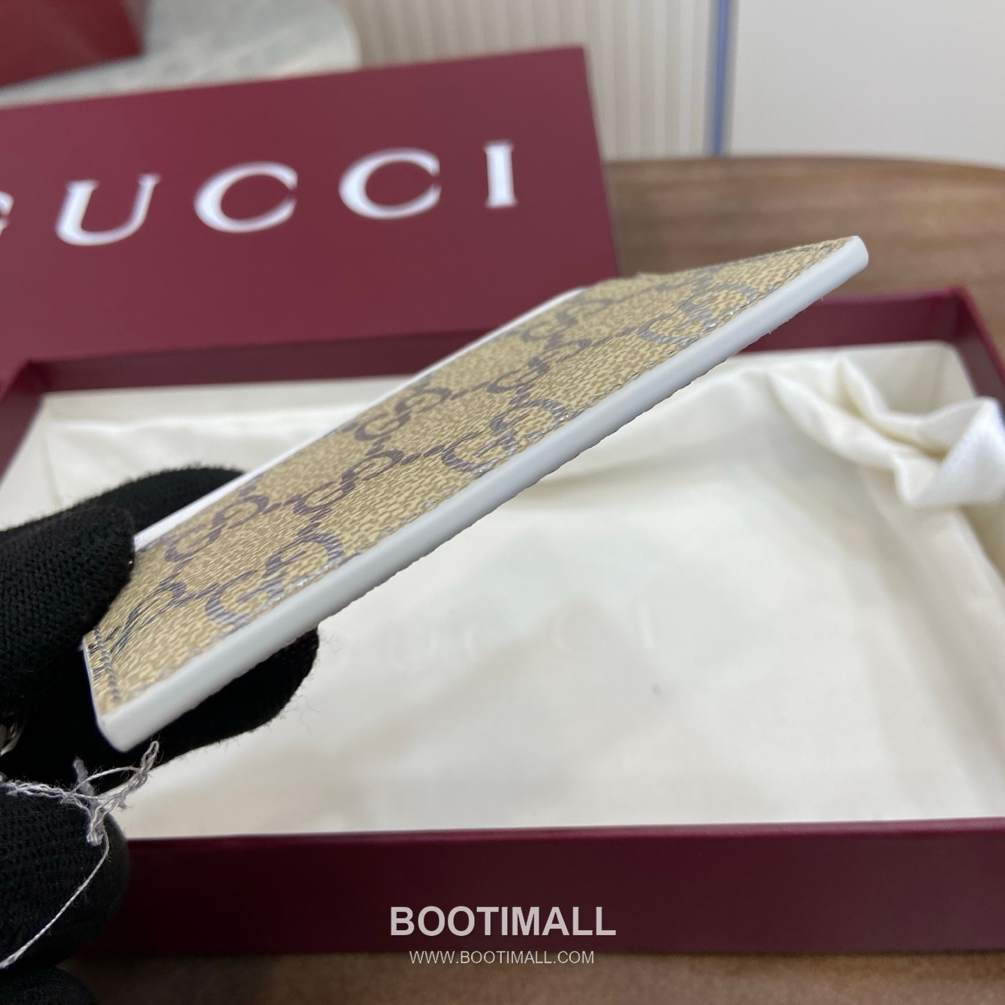 Gucci GG Emblem Card Holder 819121 Coated Canvas with Laminated GG Metallic Pattern Beige Silver Card Holder 구찌 GG 엠블럼 카드홀더 819121 메탈릭 라미네이트 GG 패턴 코팅 캔버스 베이지 실버 카드지갑 10cm 5