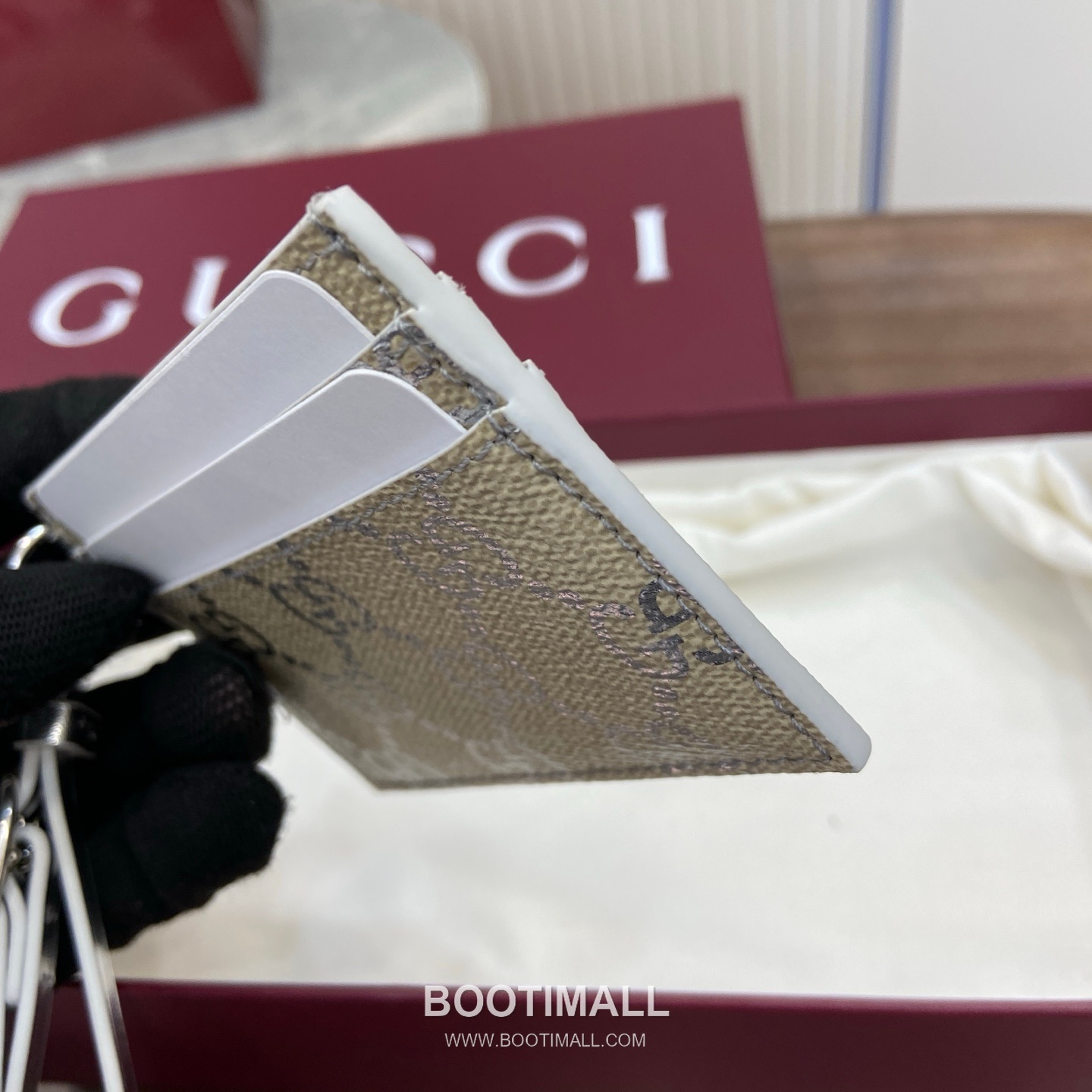 Gucci GG Emblem Card Holder 819121 Coated Canvas with Laminated GG Metallic Pattern Beige Silver Card Holder 구찌 GG 엠블럼 카드홀더 819121 메탈릭 라미네이트 GG 패턴 코팅 캔버스 베이지 실버 카드지갑 10cm 6
