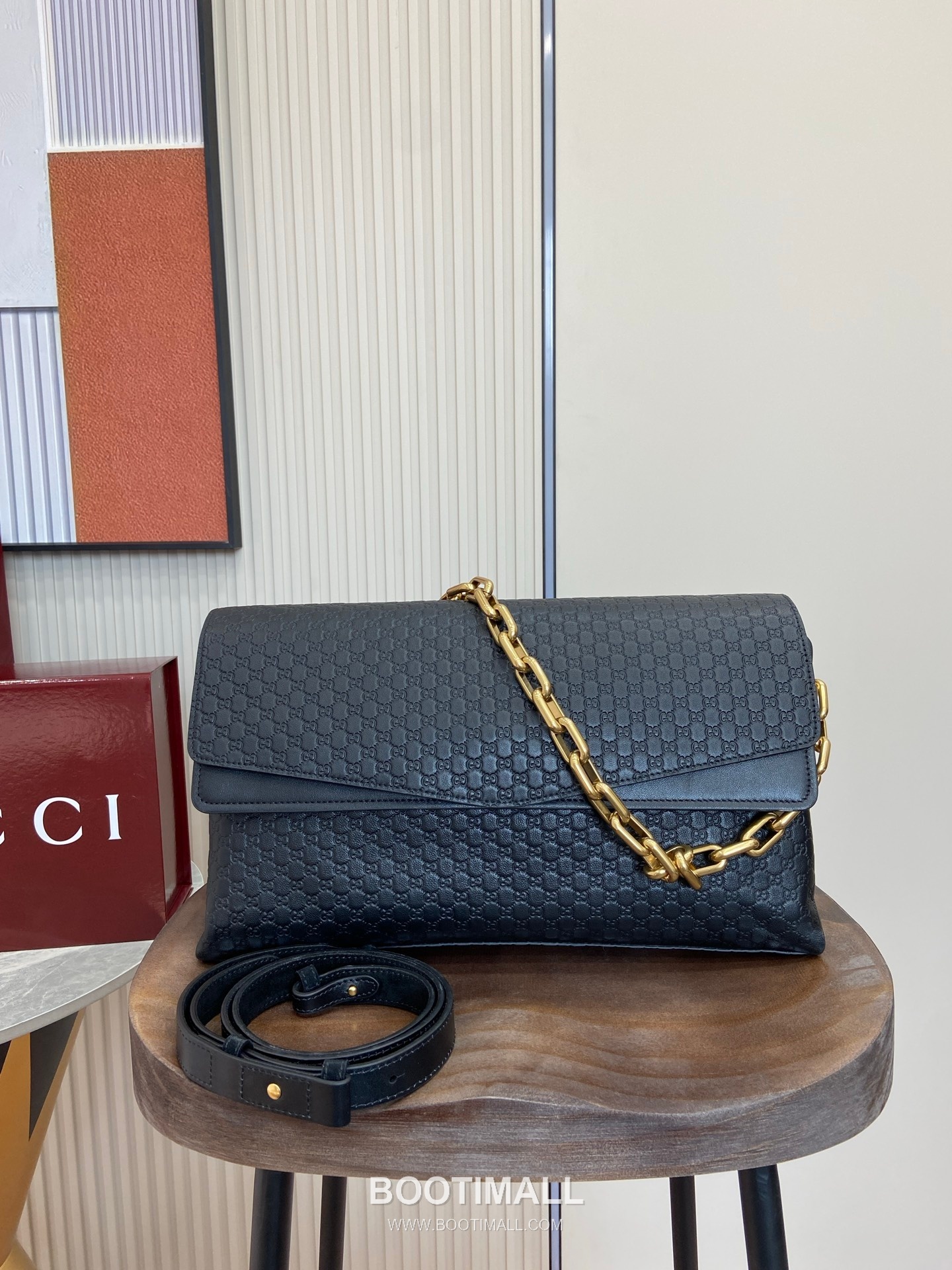 Marmont Large Shoulder Bag 857362 GG Embossed Leather Black Shoulder Bag 마몽 라지 숄더백 857362 GG 엠보싱 레더 블랙 숄더백 36cm 1