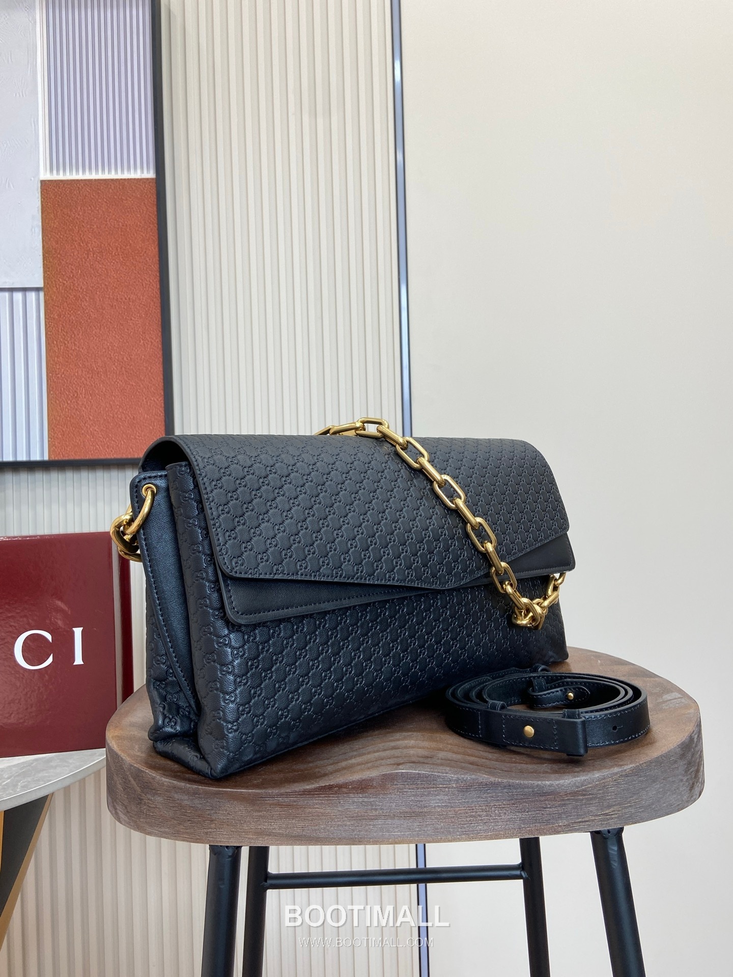 Marmont Large Shoulder Bag 857362 GG Embossed Leather Black Shoulder Bag 마몽 라지 숄더백 857362 GG 엠보싱 레더 블랙 숄더백 36cm 2
