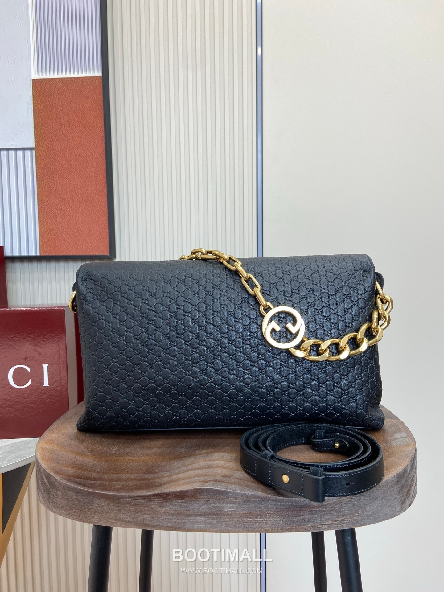 Marmont Large Shoulder Bag 857362 GG Embossed Leather Black Shoulder Bag 마몽 라지 숄더백 857362 GG 엠보싱 레더 블랙 숄더백 36cm 5