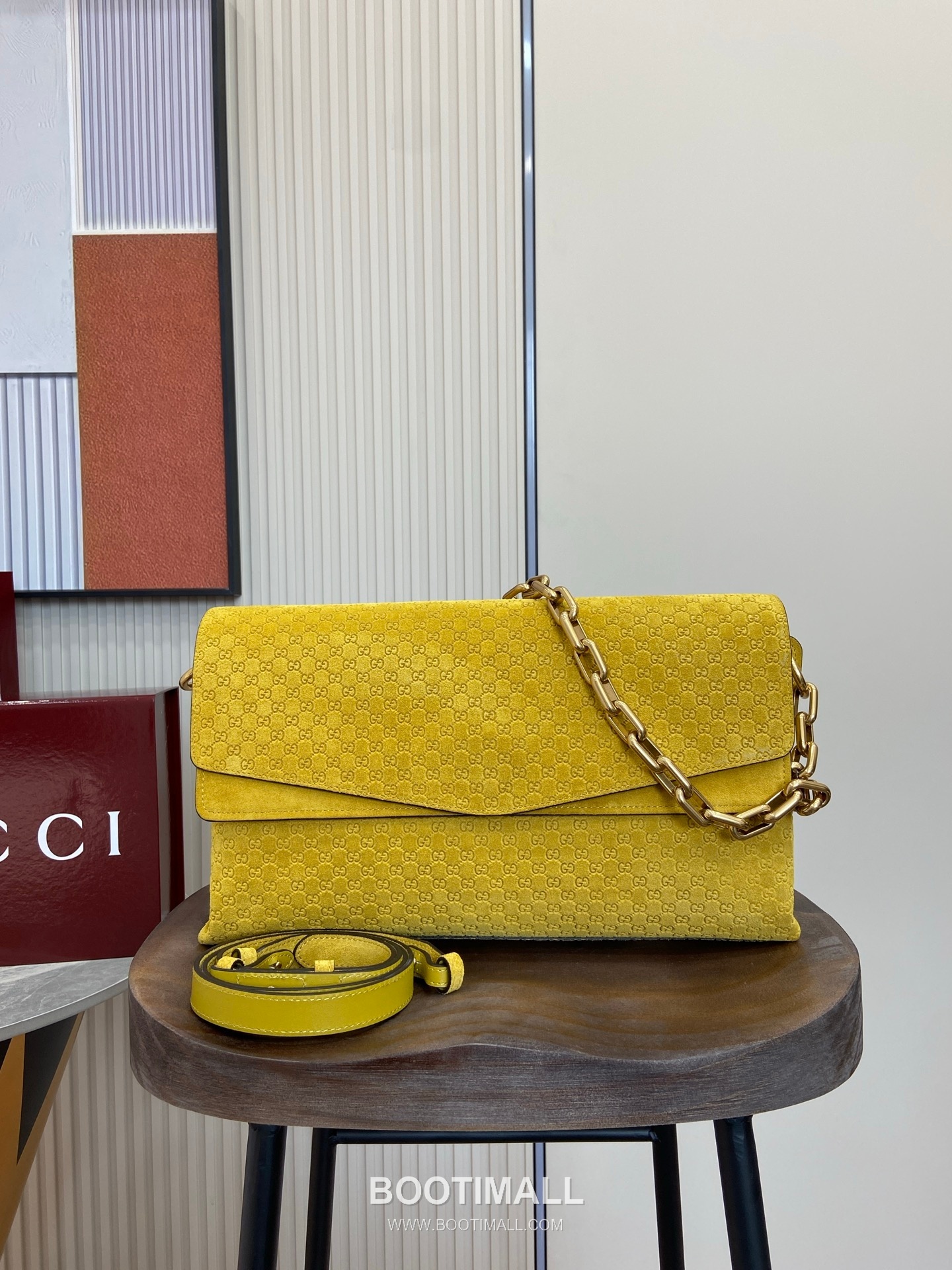 GG Marmont Large Top Handle Bag GG Embossed Velvet Yellow Top Handle Bag GG 마몽 라지 탑 핸들백 857362 GG 엠보싱 벨벳 옐로우 탑핸들백 36cm 1