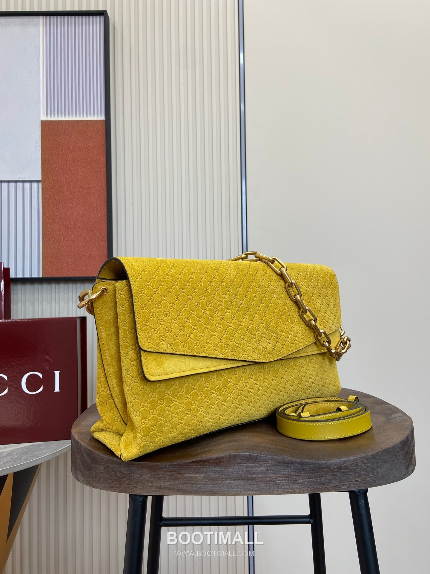 GG Marmont Large Top Handle Bag GG Embossed Velvet Yellow Top Handle Bag GG 마몽 라지 탑 핸들백 857362 GG 엠보싱 벨벳 옐로우 탑핸들백 36cm 2