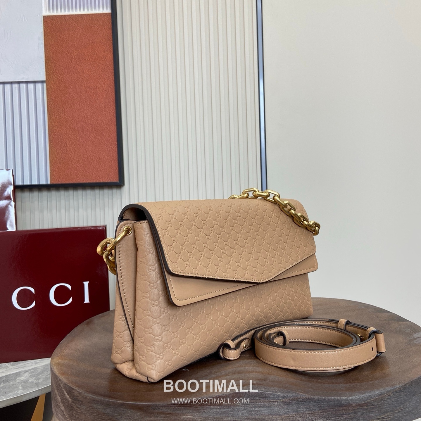 GG Marmont Shoulder Bag 857622 GG Embossed Leather Taupe Shoulder Bag GG 마몽 숄더백 857622 GG 엠보싱 레더 토프 숄더백 28cm 2