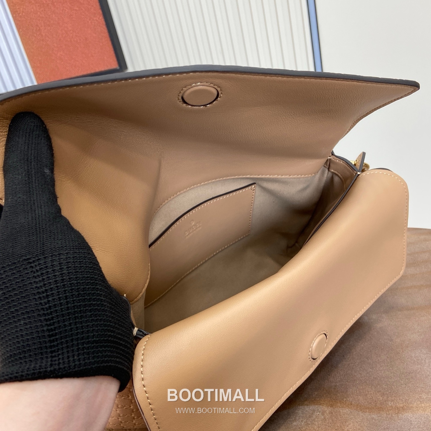 GG Marmont Shoulder Bag 857622 GG Embossed Leather Taupe Shoulder Bag GG 마몽 숄더백 857622 GG 엠보싱 레더 토프 숄더백 28cm 9