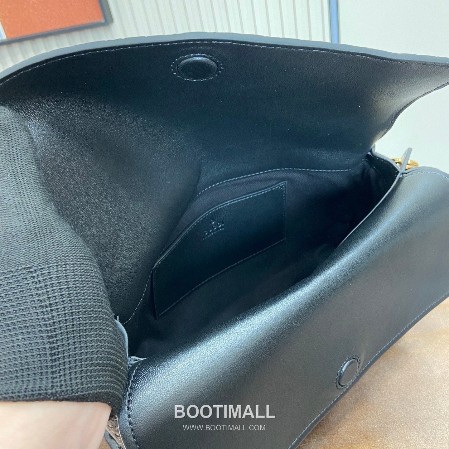 GG Marmont 857622 Embossed Leather Beige Shoulder Bag GG 마몽 857622 엠보싱 레더 베이지 숄더백 28cm 9