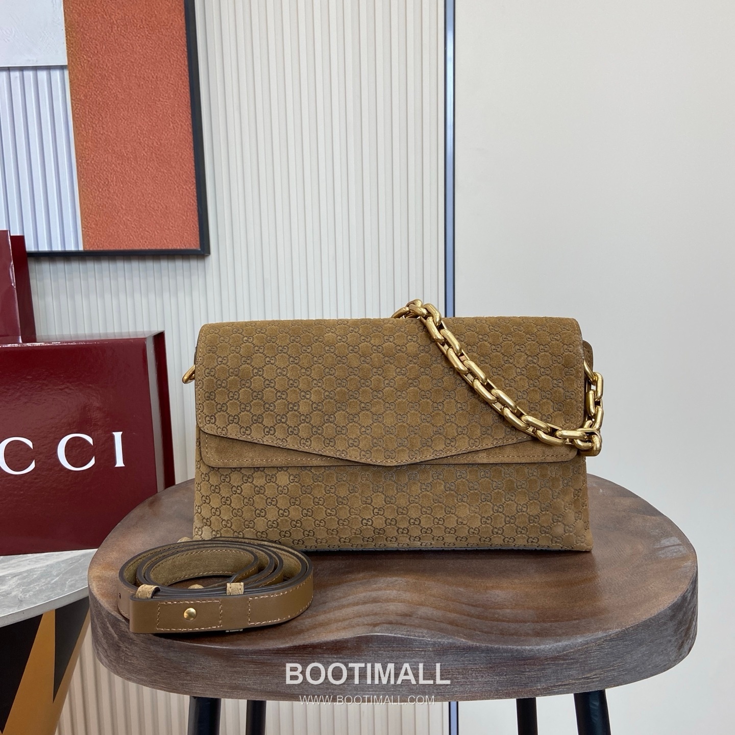 GG Marmont Matelassé Top Handle Bag GG Velvet & Embossed Leather Brown Top Handle Bag GG 마몽 마틀라쎄 탑핸들백 857622 GG 벨벳 & 엠보싱 레더 브라운 탑핸들백 28cm 1