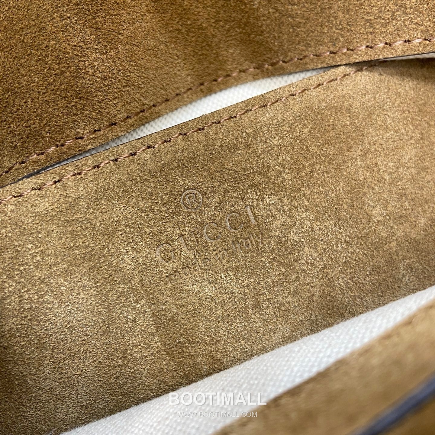 GG Marmont Matelassé Top Handle Bag GG Velvet & Embossed Leather Brown Top Handle Bag GG 마몽 마틀라쎄 탑핸들백 857622 GG 벨벳 & 엠보싱 레더 브라운 탑핸들백 28cm 9