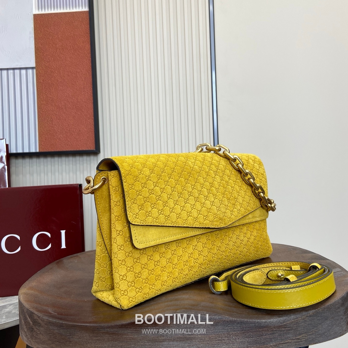 Gucci GG Marmont 857622 GG Velvet with Embossing Yellow Shoulder Bag 구찌 GG 마몽 857622 GG 벨벳 엠보싱 옐로우 숄더백 28cm 2