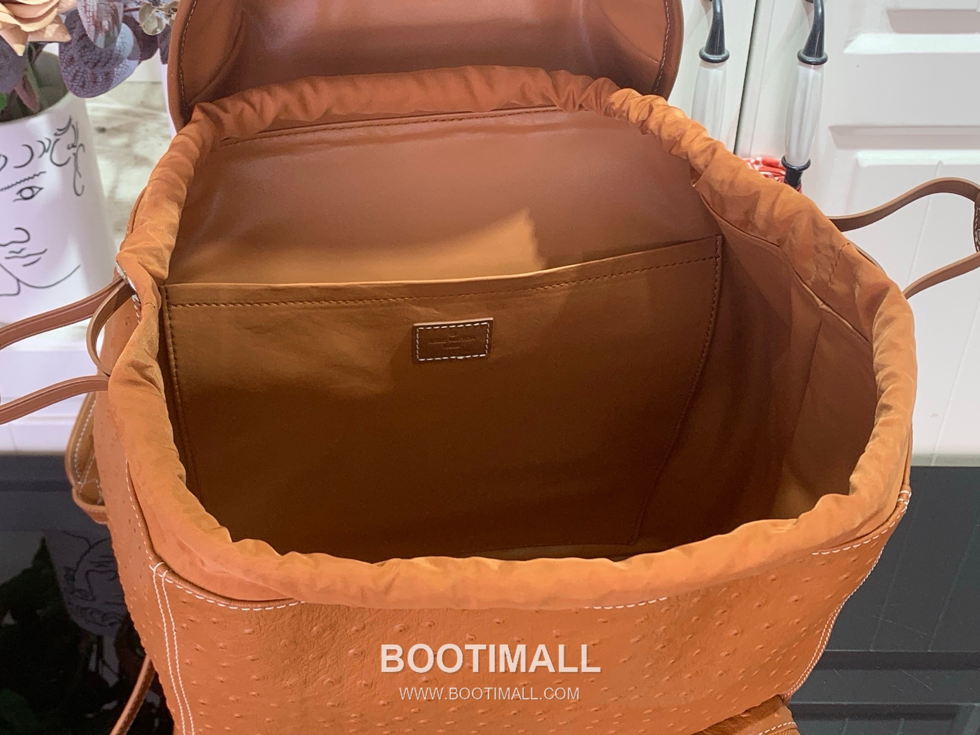 Louis Vuitton Cargo Ostrich Embossed Calfskin Leather Brown Backpack 루이비통 몽수리 카고 M89112 타조문양 카프스킨 레더 브라운 백팩 40cm 9