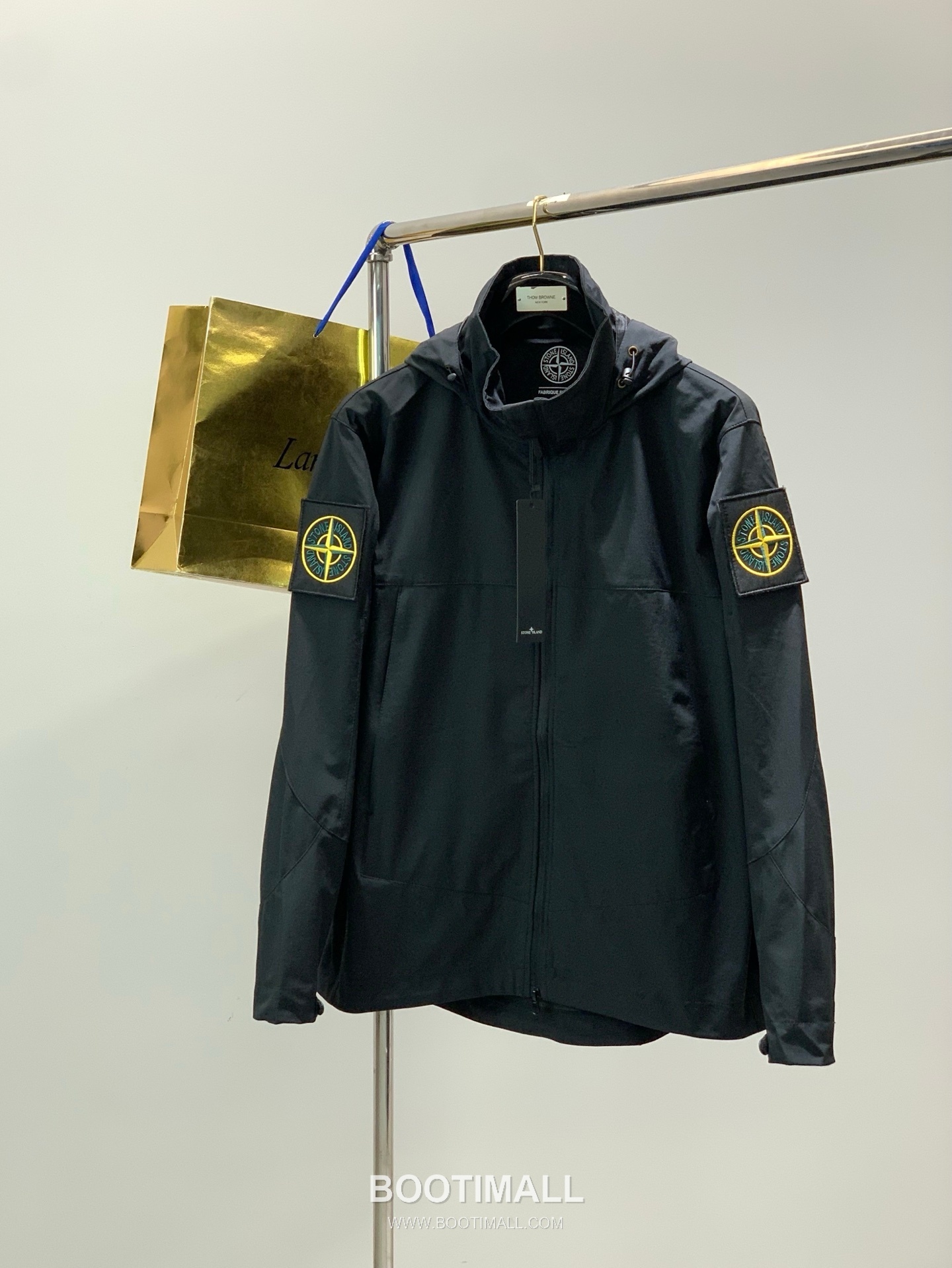 Stone Island Embroidered Logo Hooded Jacket Cotton Blend 4 Colors Available Jacket 엠브로이더리 로고 후드 자켓 코튼 혼방 4컬러 전개 자켓 S, M, L, XL 1