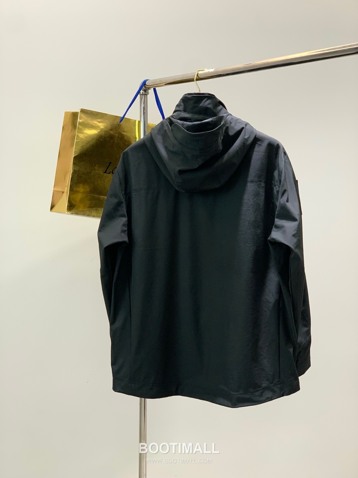 Stone Island Embroidered Logo Hooded Jacket Cotton Blend 4 Colors Available Jacket 엠브로이더리 로고 후드 자켓 코튼 혼방 4컬러 전개 자켓 S, M, L, XL 2