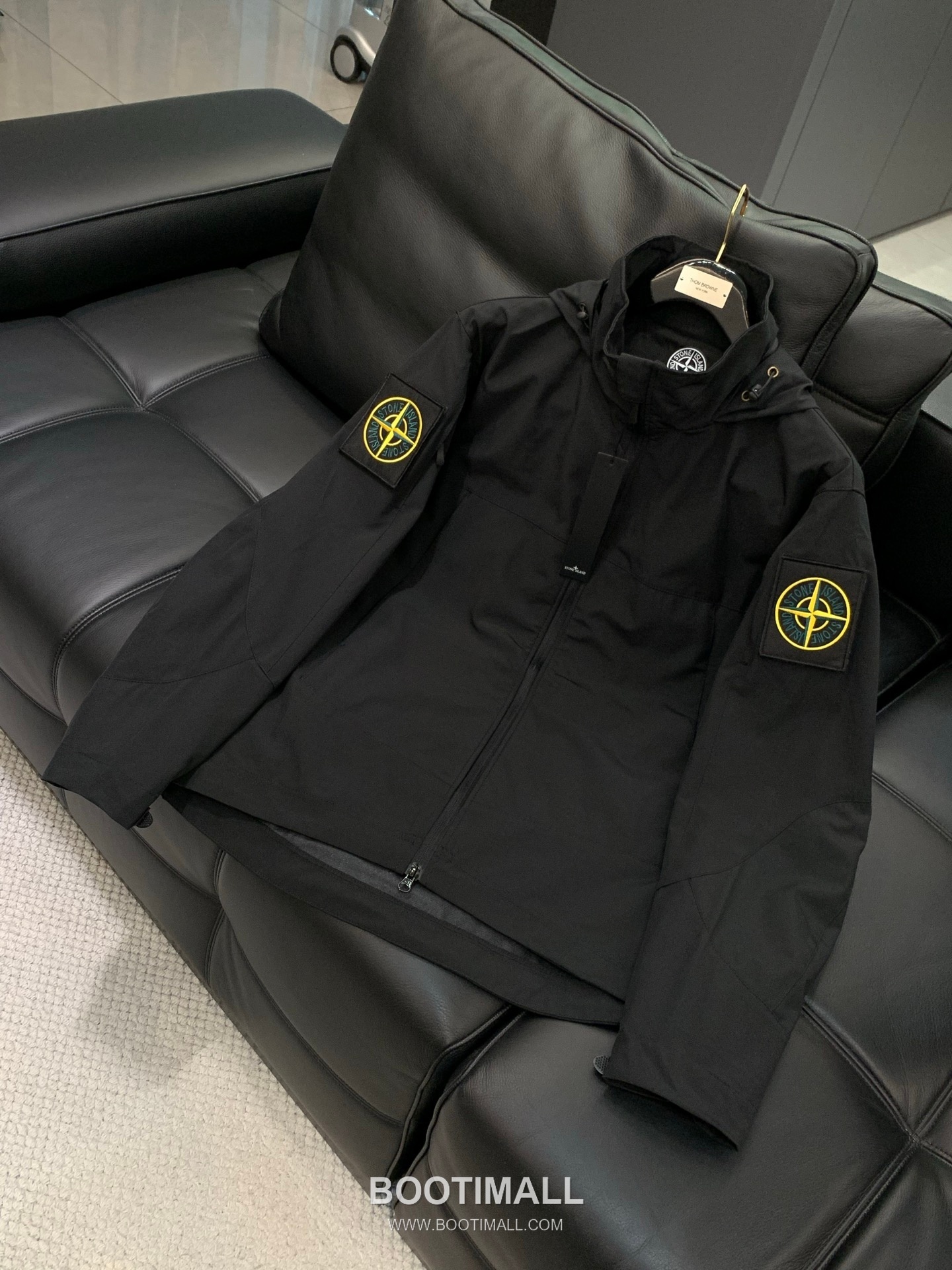 Stone Island Embroidered Logo Hooded Jacket Cotton Blend 4 Colors Available Jacket 엠브로이더리 로고 후드 자켓 코튼 혼방 4컬러 전개 자켓 S, M, L, XL 3